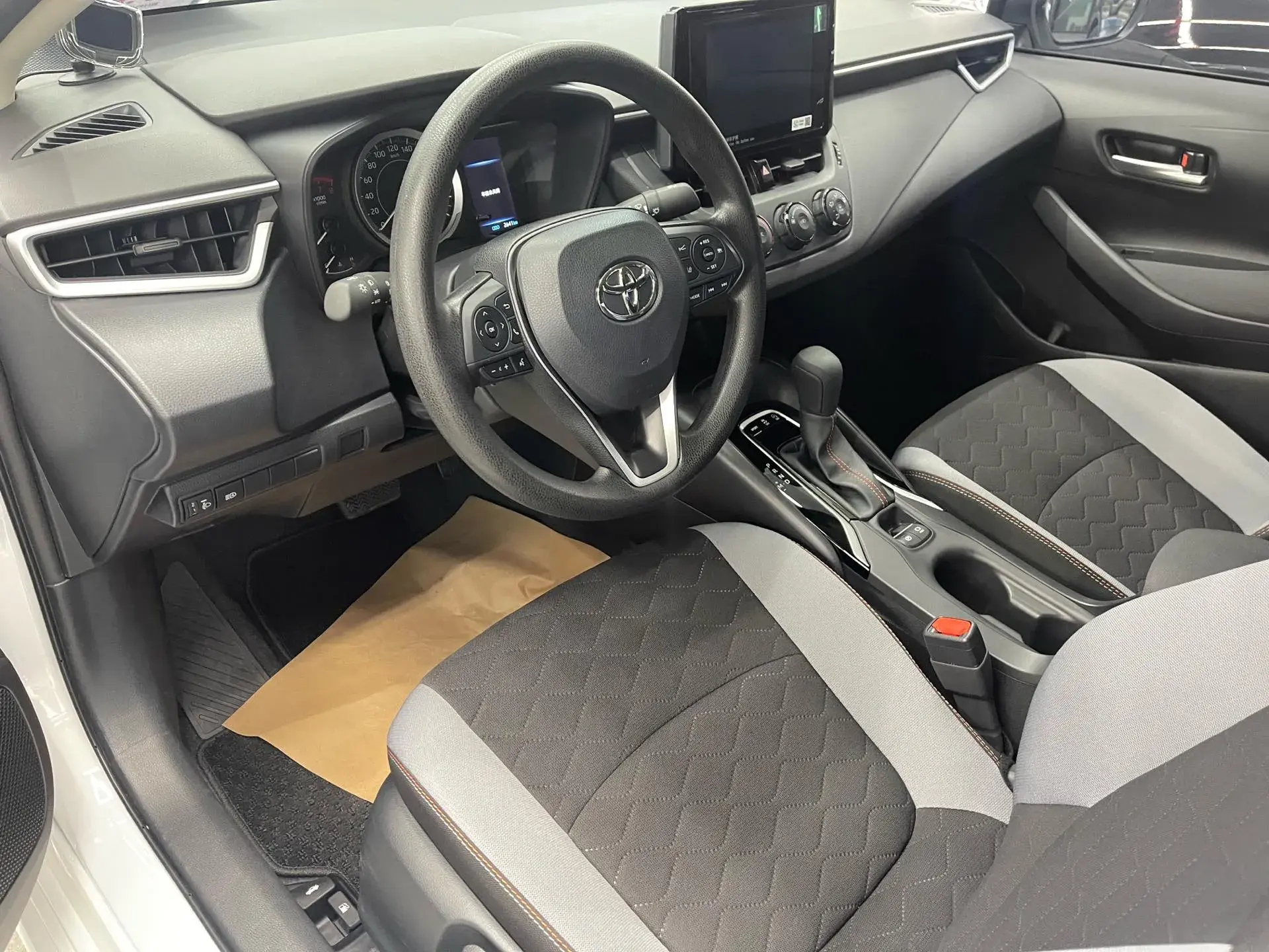 2024 TOYOTA COROLLA thumbnail 2