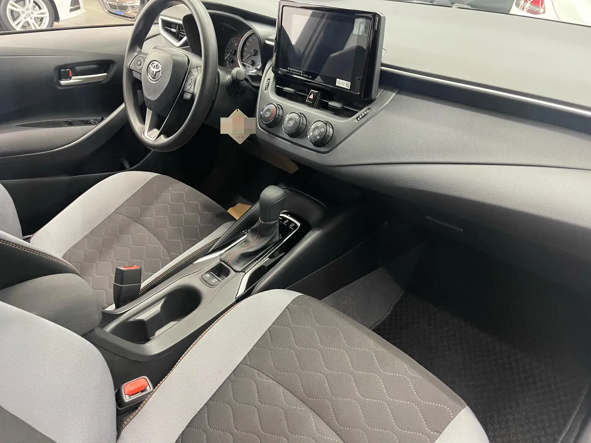 2024 TOYOTA COROLLA thumbnail 4