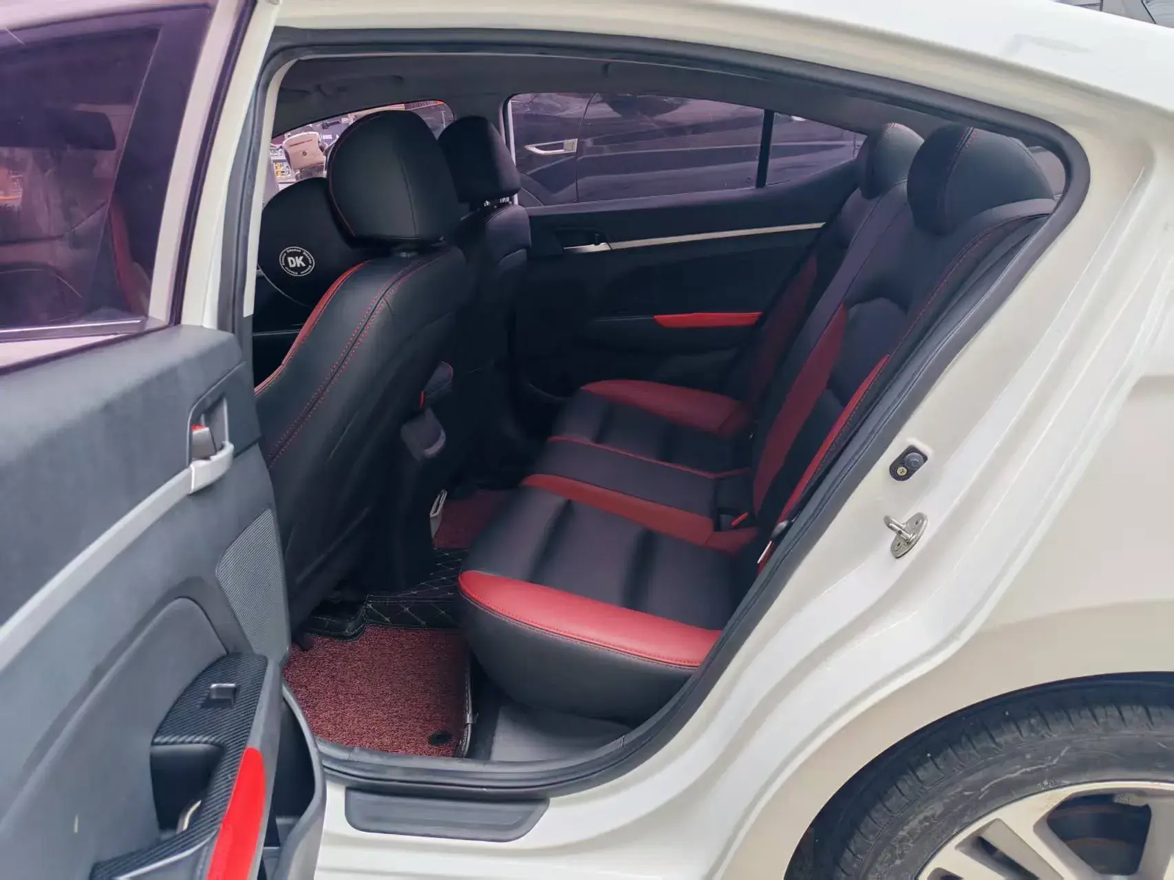 2016 HYUNDAI ELANTRA thumbnail 4