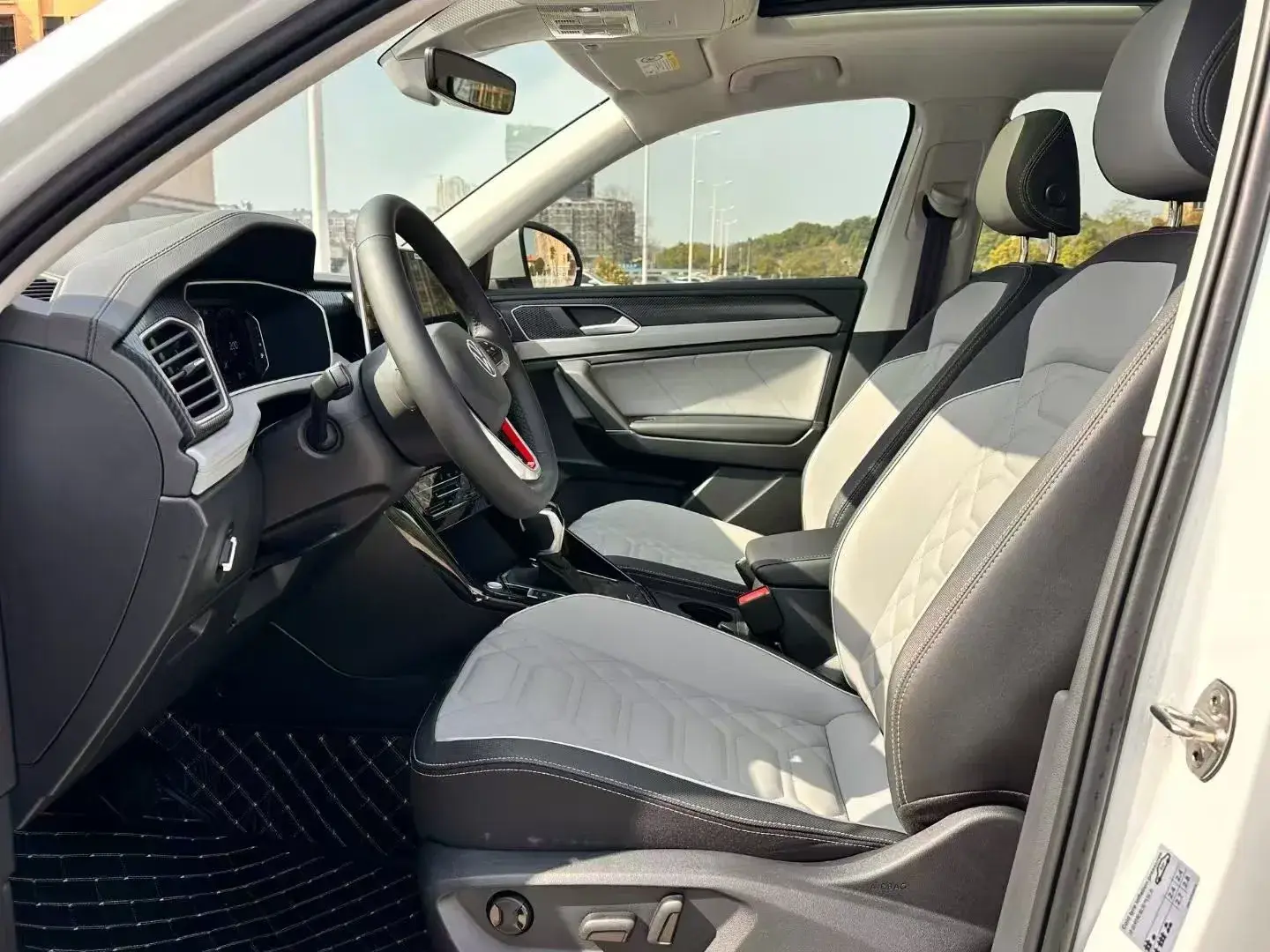 2024 VOLKSWAGEN TAYRON thumbnail 4