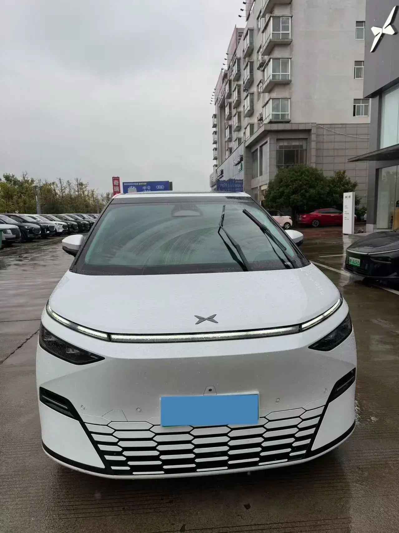 2025 XPENG X9 thumbnail 2