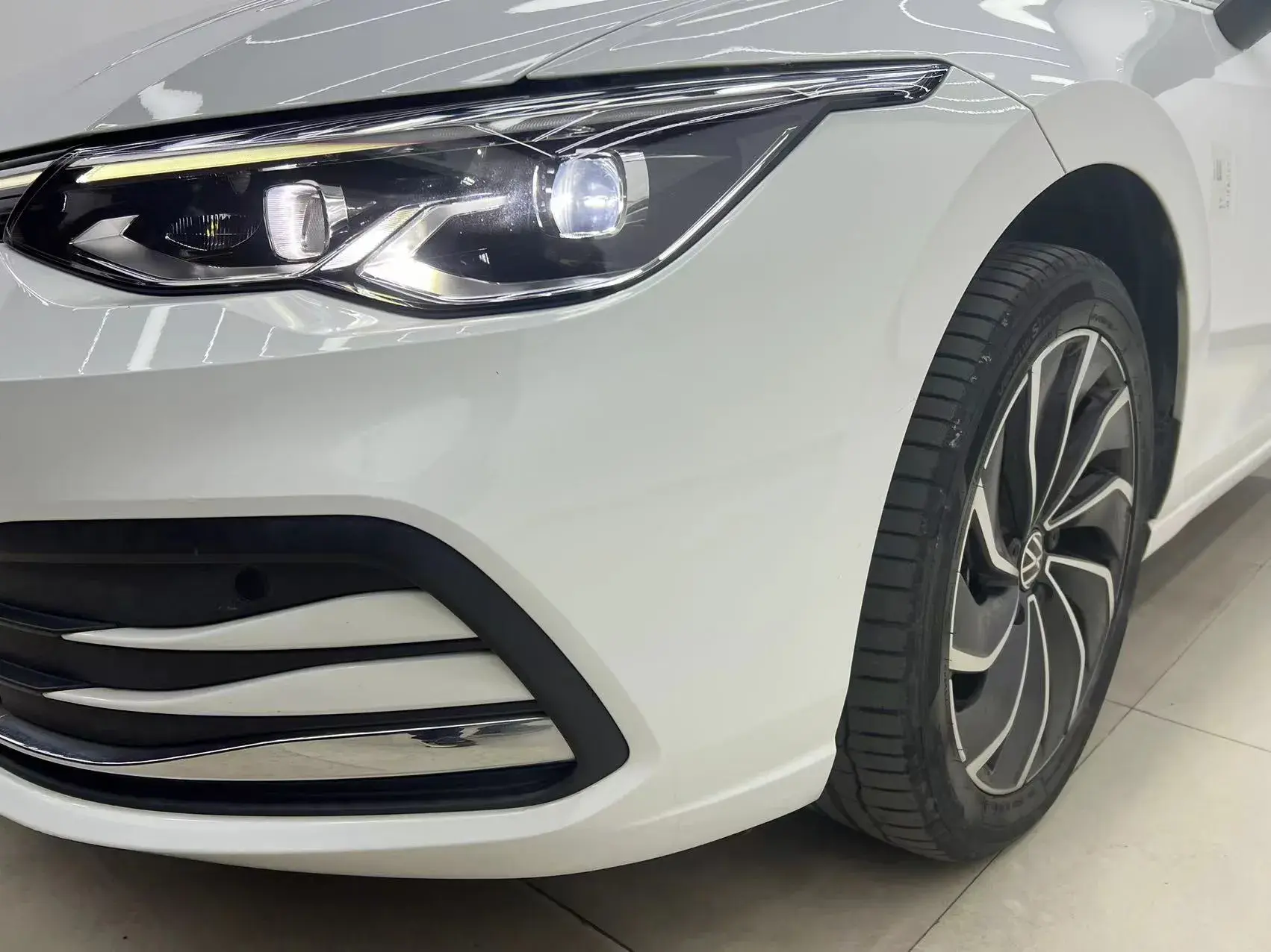 2021 VOLKSWAGEN GOLF thumbnail 3