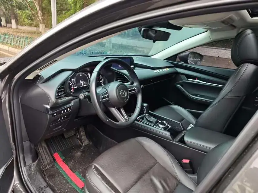 2023 MAZDA 3 thumbnail 4