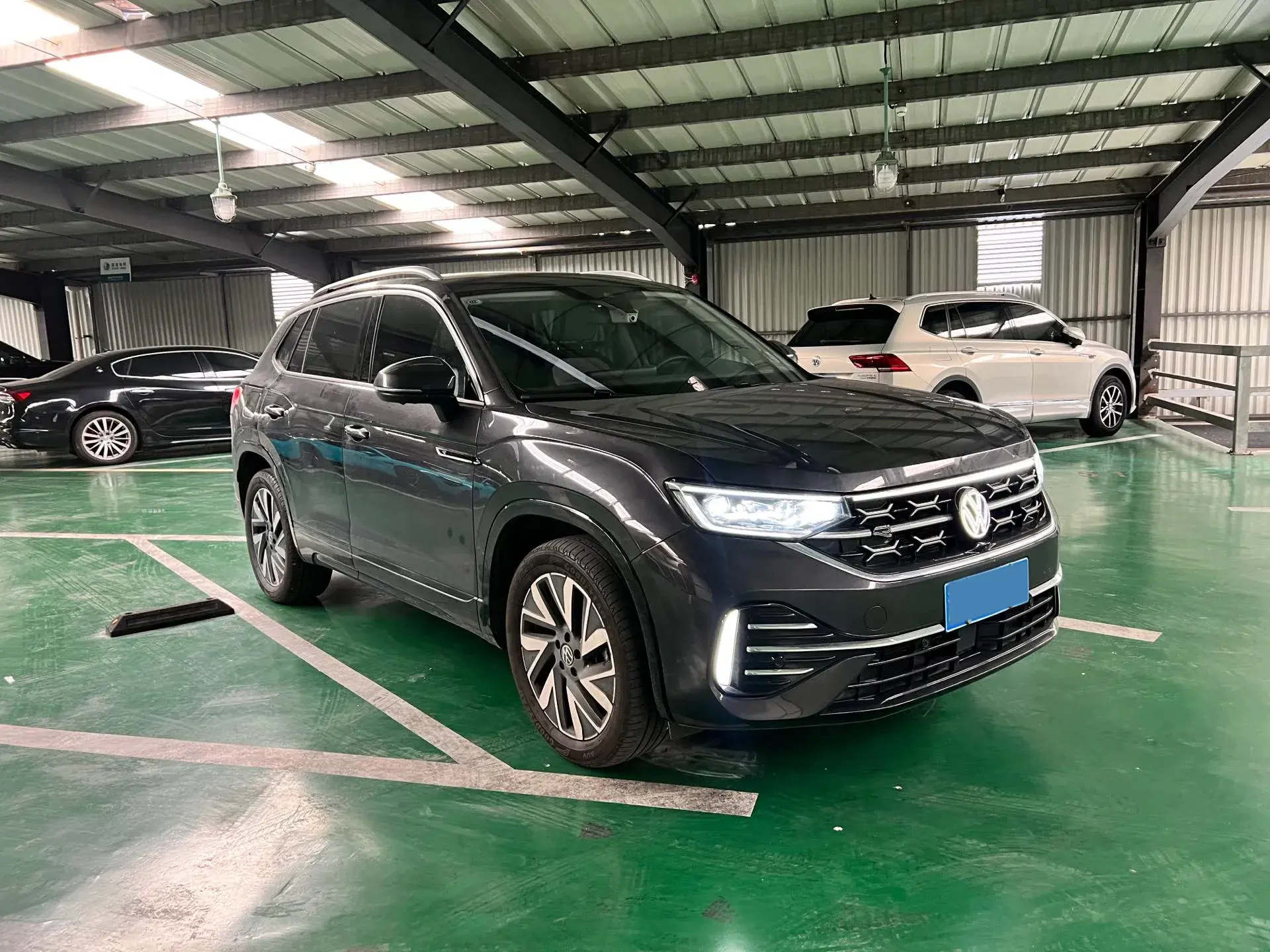 2023 VOLKSWAGEN TAYRON thumbnail 3