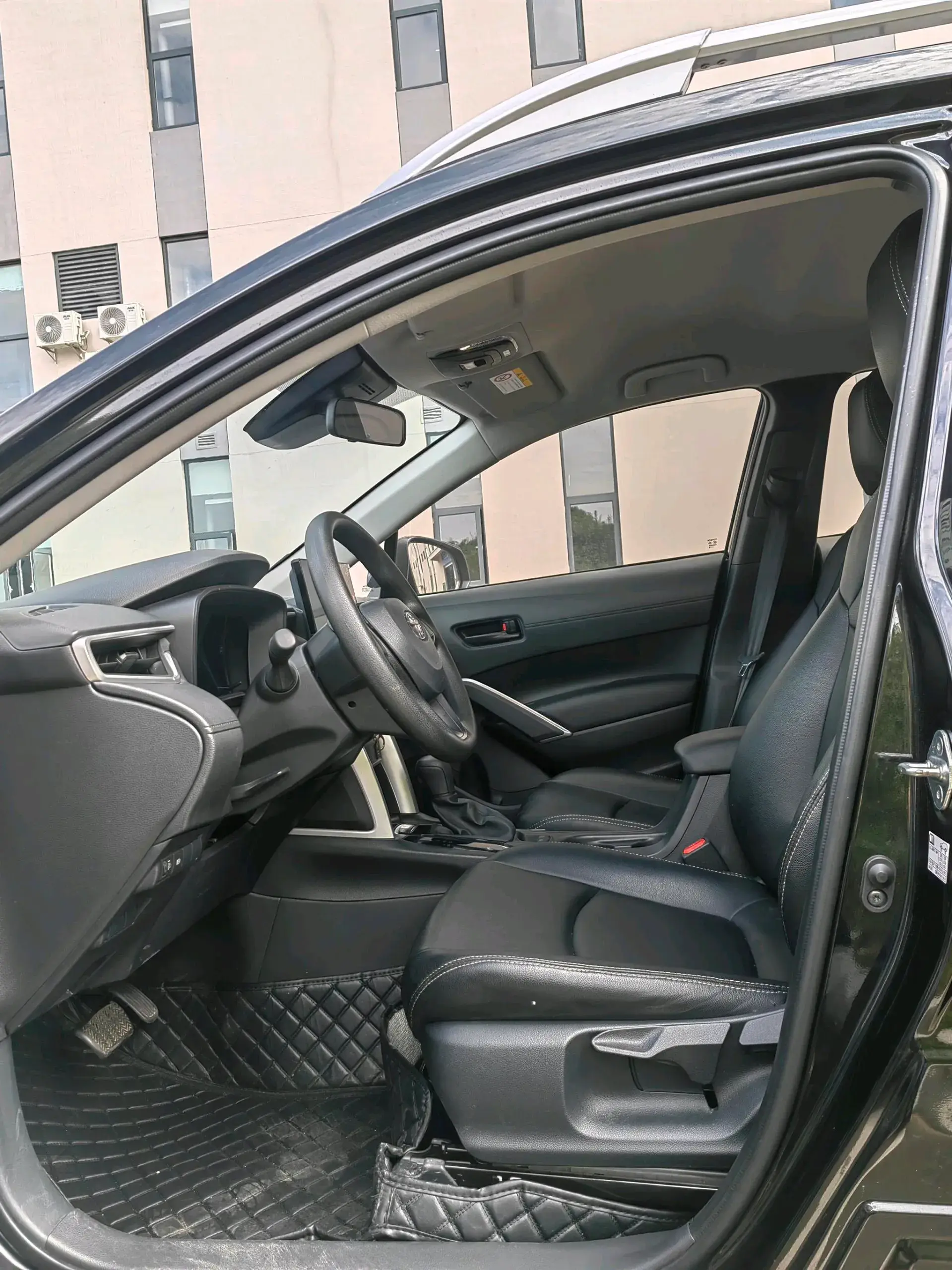 2023 TOYOTA COROLLA thumbnail 4