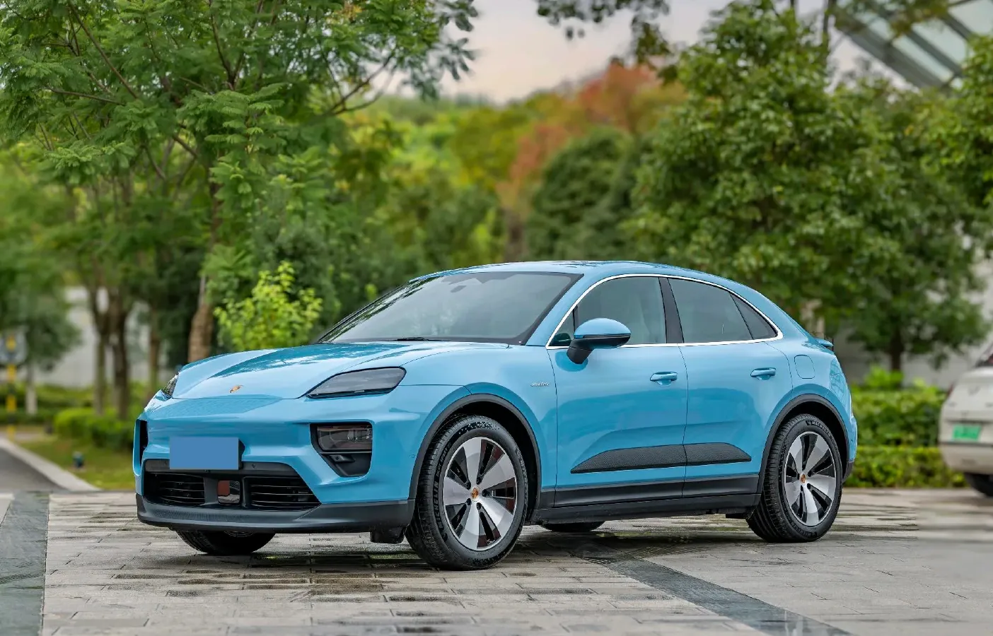 2024 Porsche Macan All-Electric BEV 100KWH,autocango,china used car exporter,china ev exporter,chinese used car exporter,chinese used ev exporter