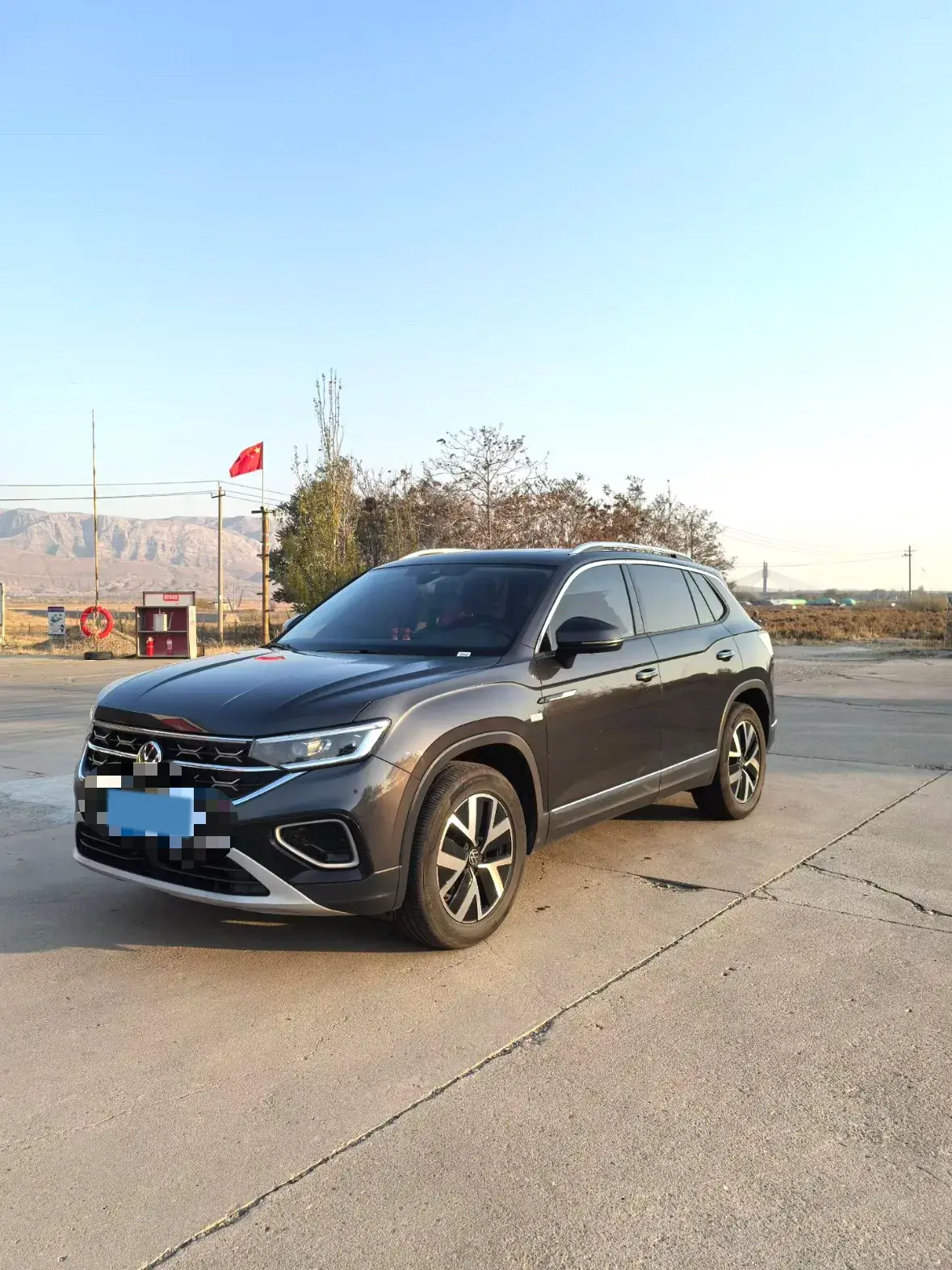 2024 VOLKSWAGEN TAYRON view 1