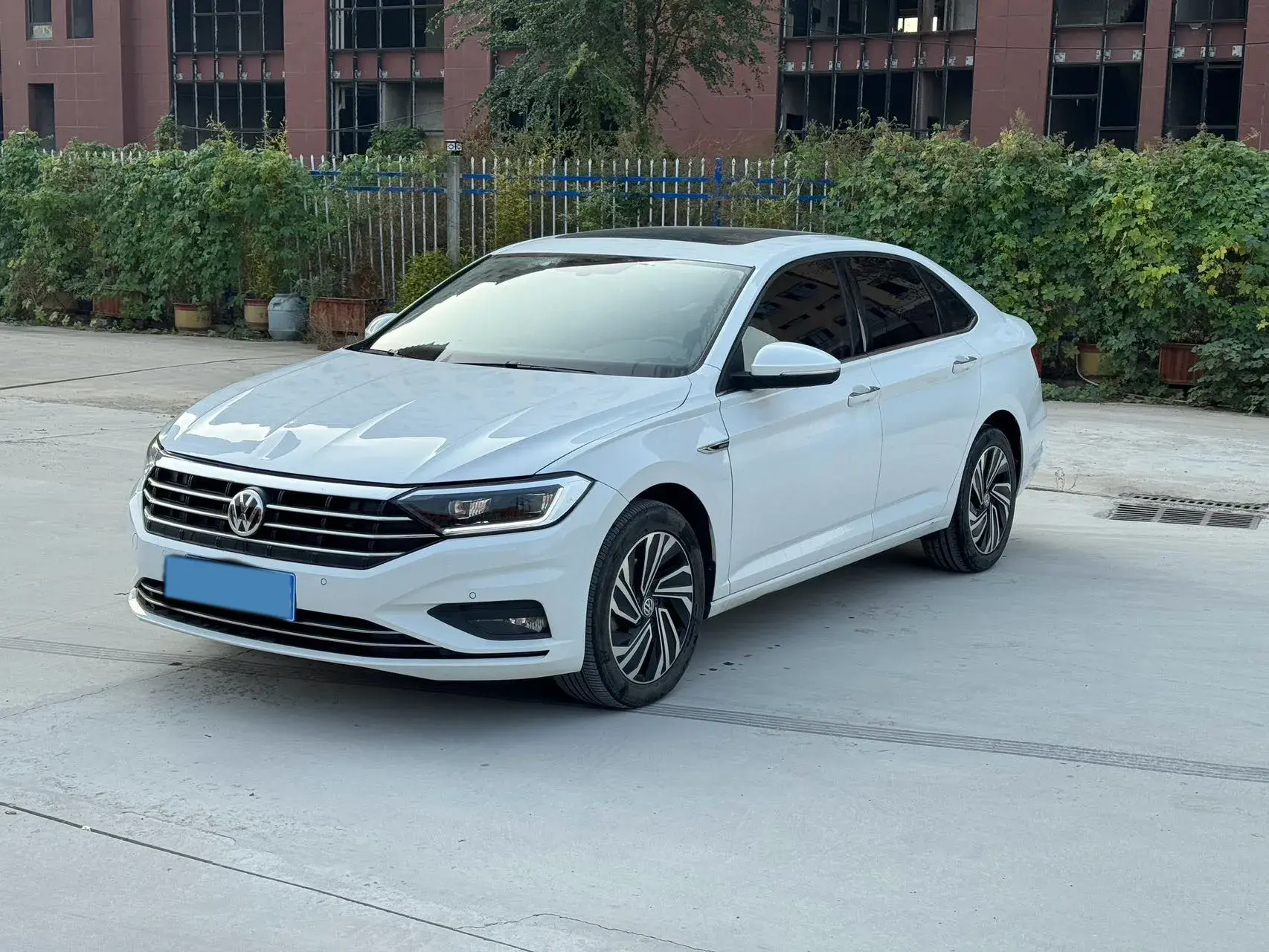 2021 VOLKSWAGEN SAGITAR view 1