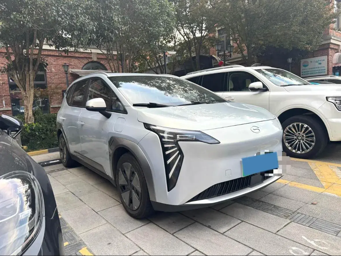 2023 AION Y thumbnail 2