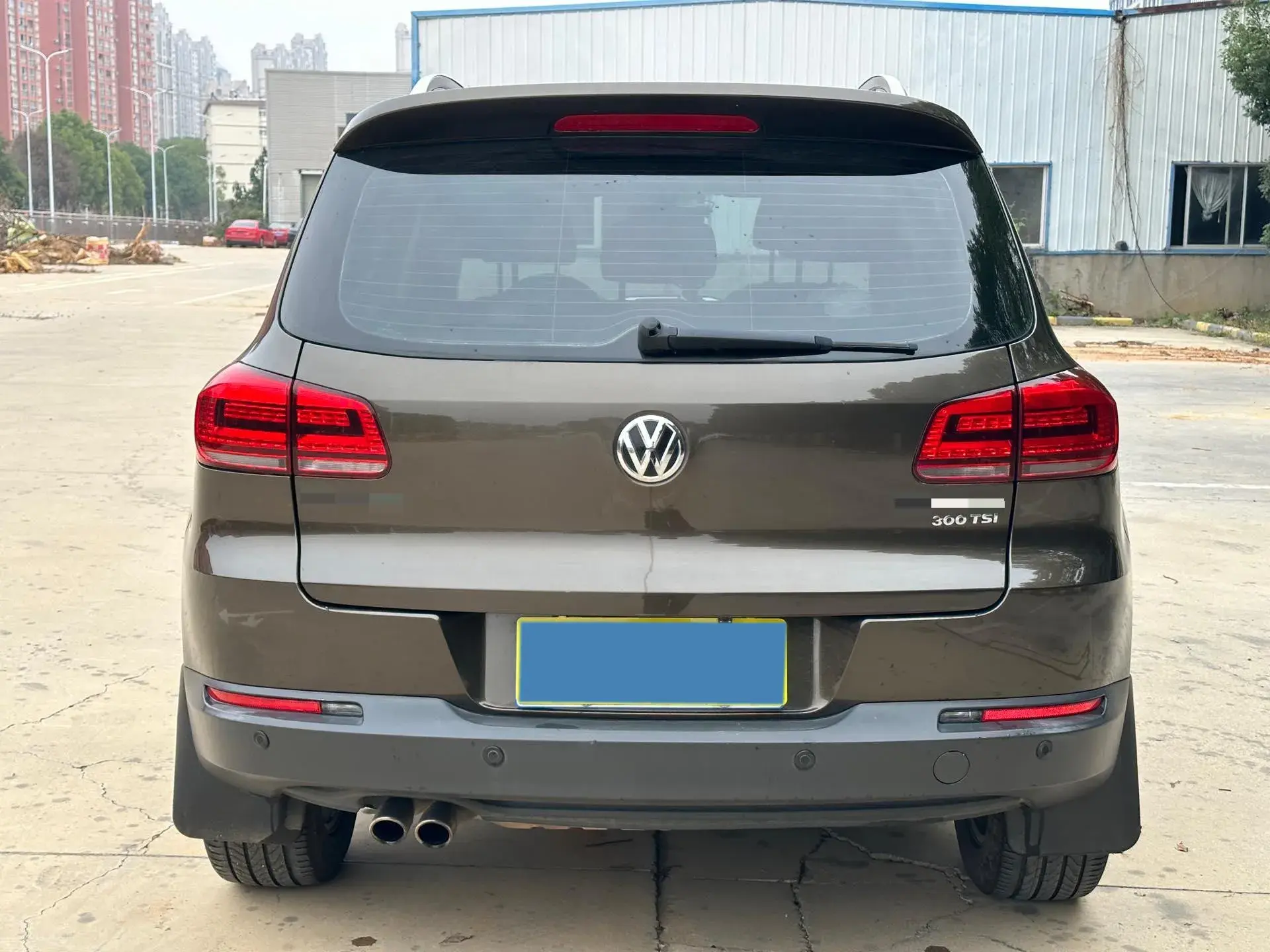 2017 VOLKSWAGEN TIGUAN thumbnail 4