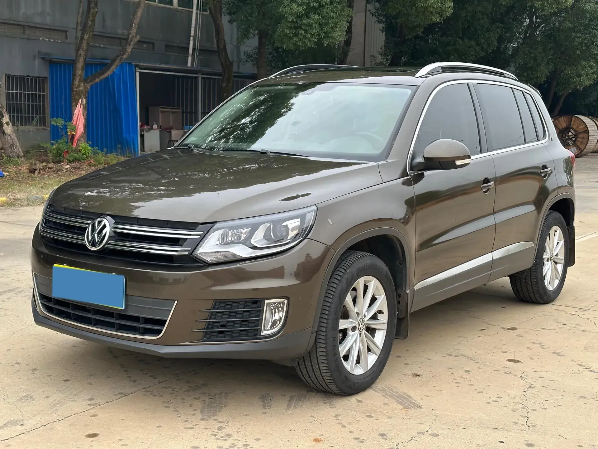 2017 VOLKSWAGEN TIGUAN view 1