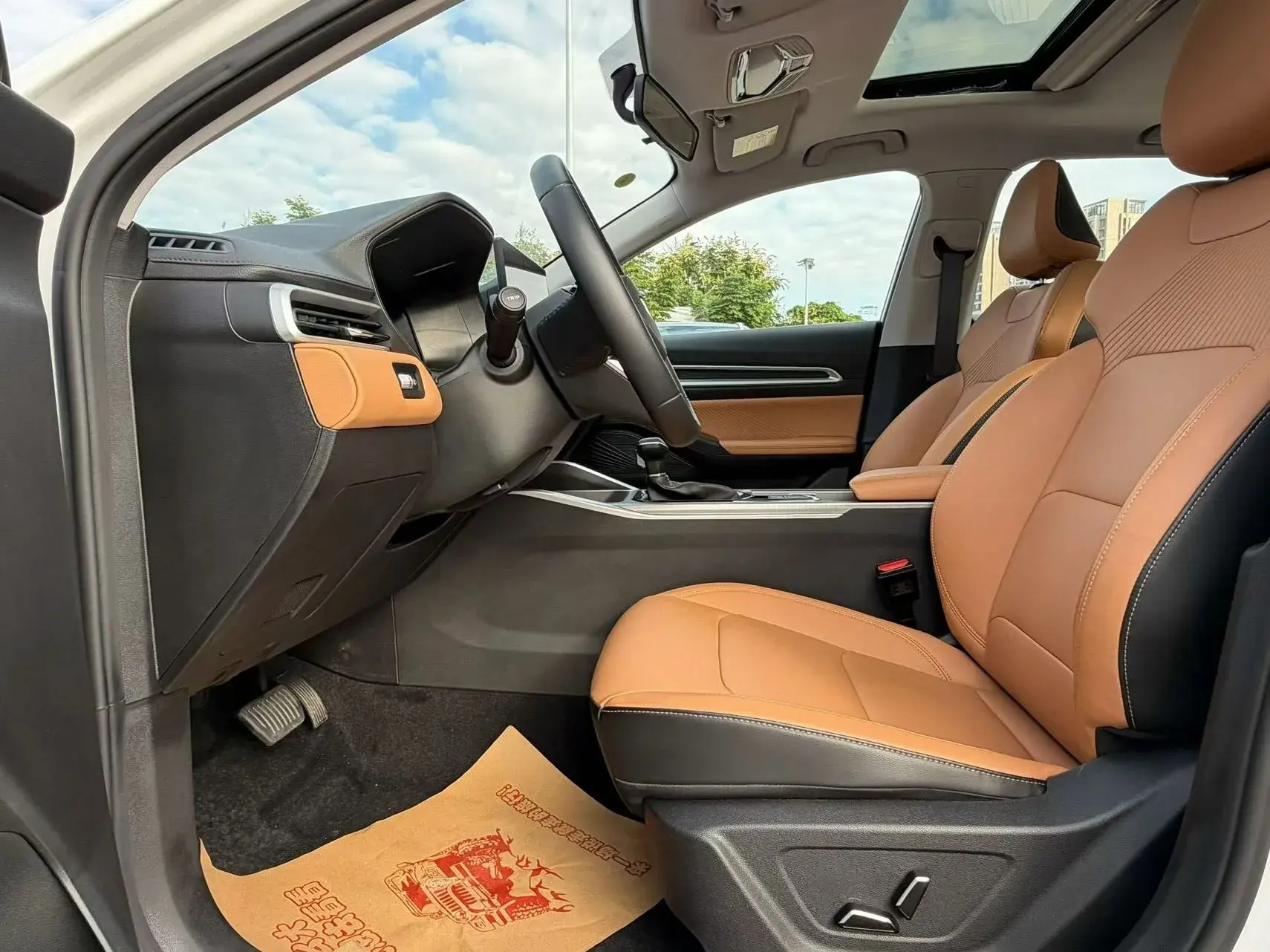 2025 GEELY EMGRAND thumbnail 4