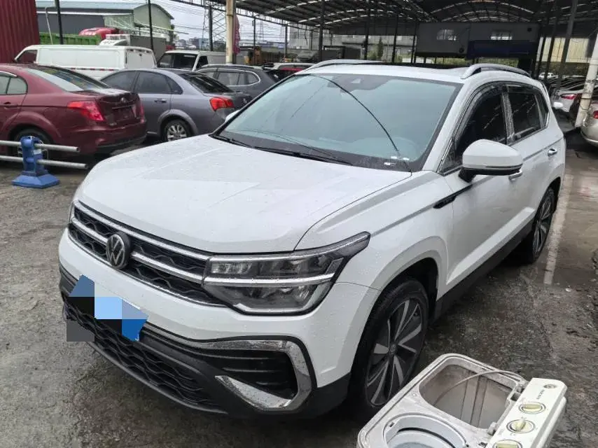 2023 VOLKSWAGEN THARU view 1