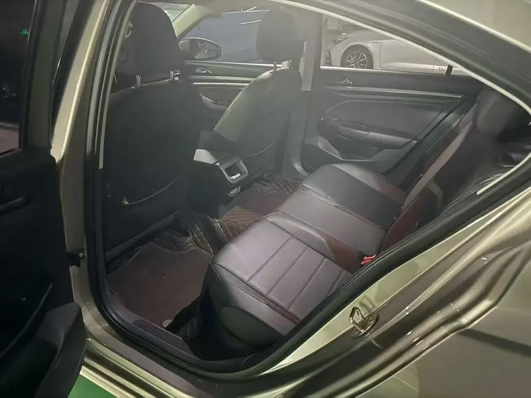 2019 VOLKSWAGEN BORA thumbnail 3