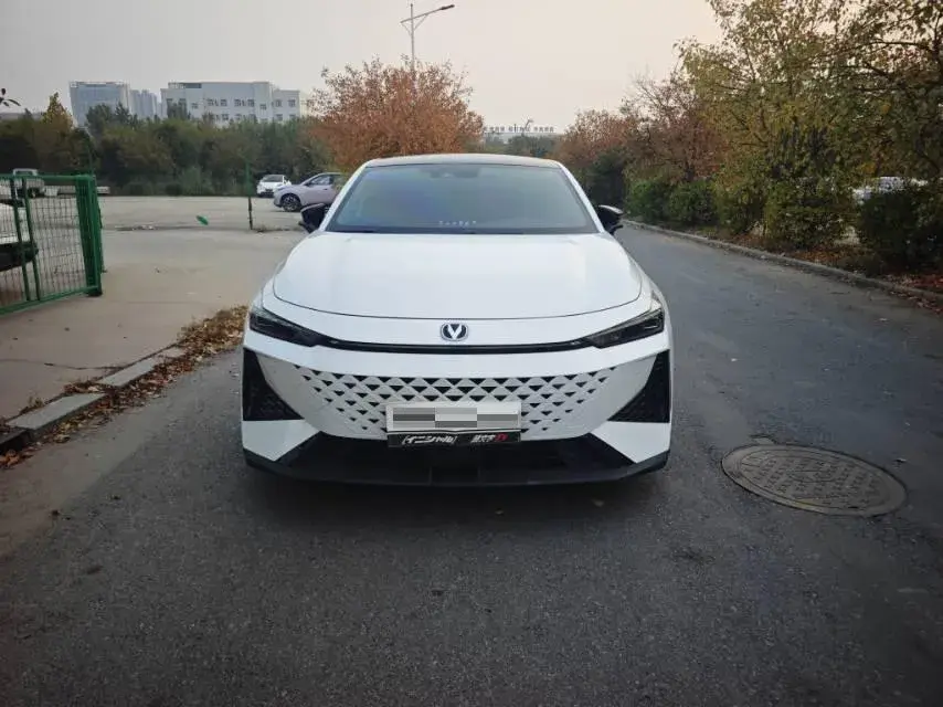 2024 CHANGAN UNI-V thumbnail 2