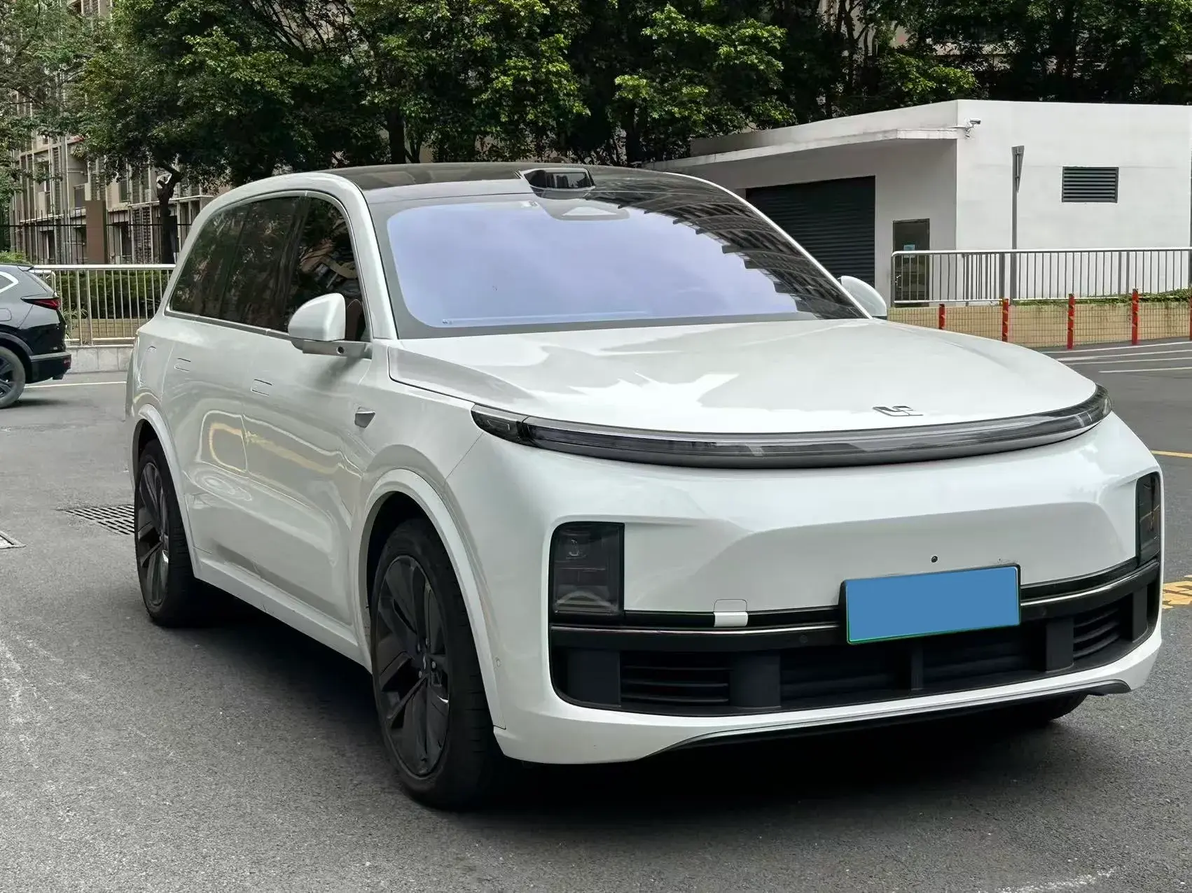 2022 LI L9 thumbnail 2