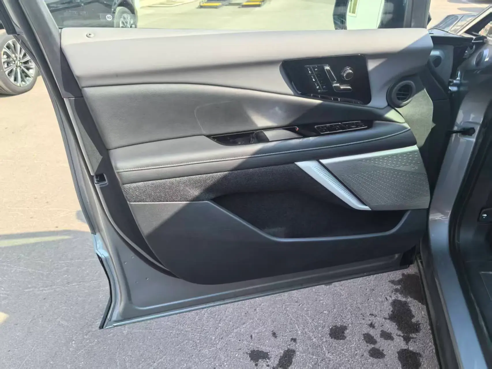 2024 CADILLAC OPTIQ thumbnail 4