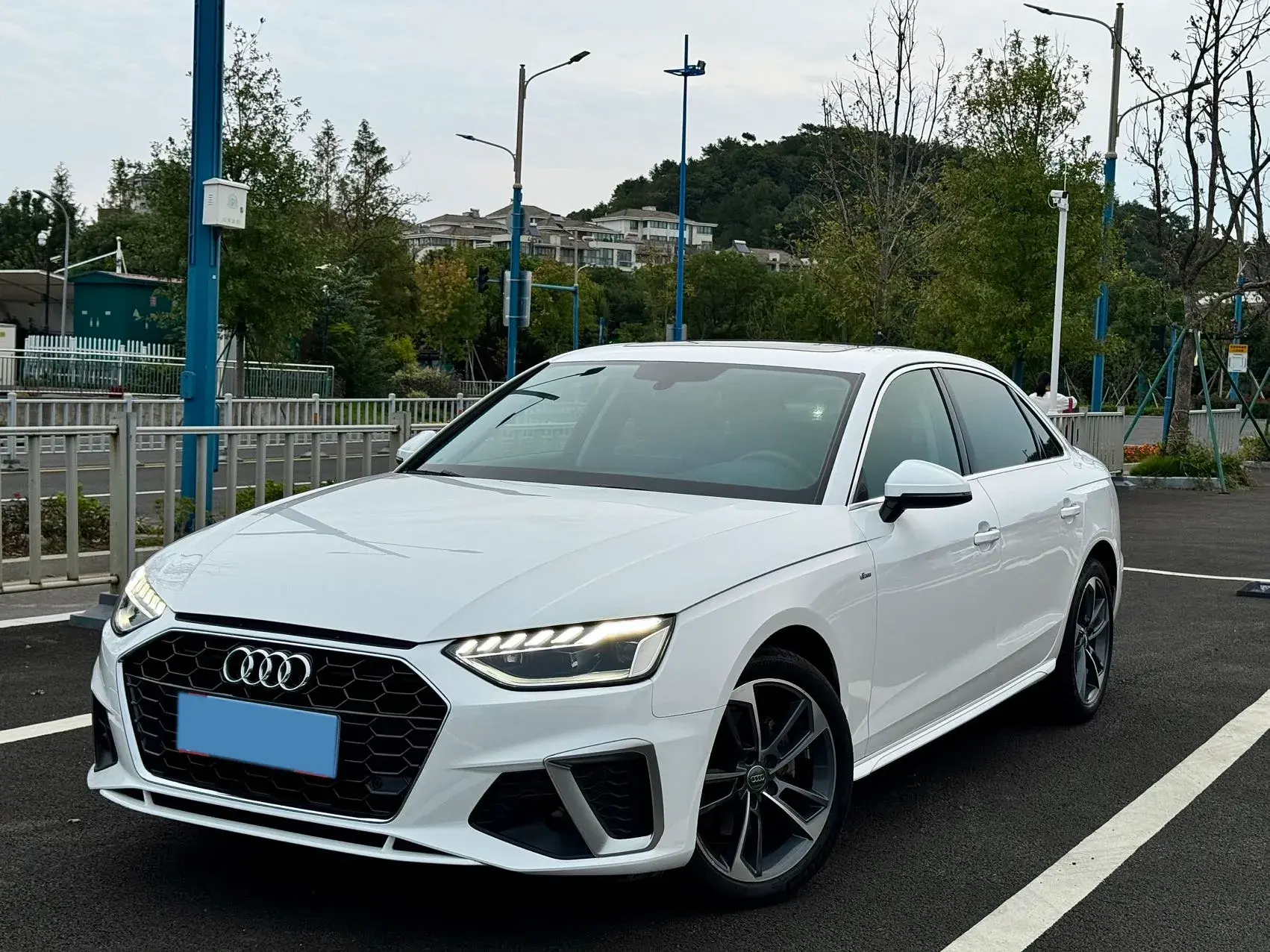 2020 AUDI A4L view 1