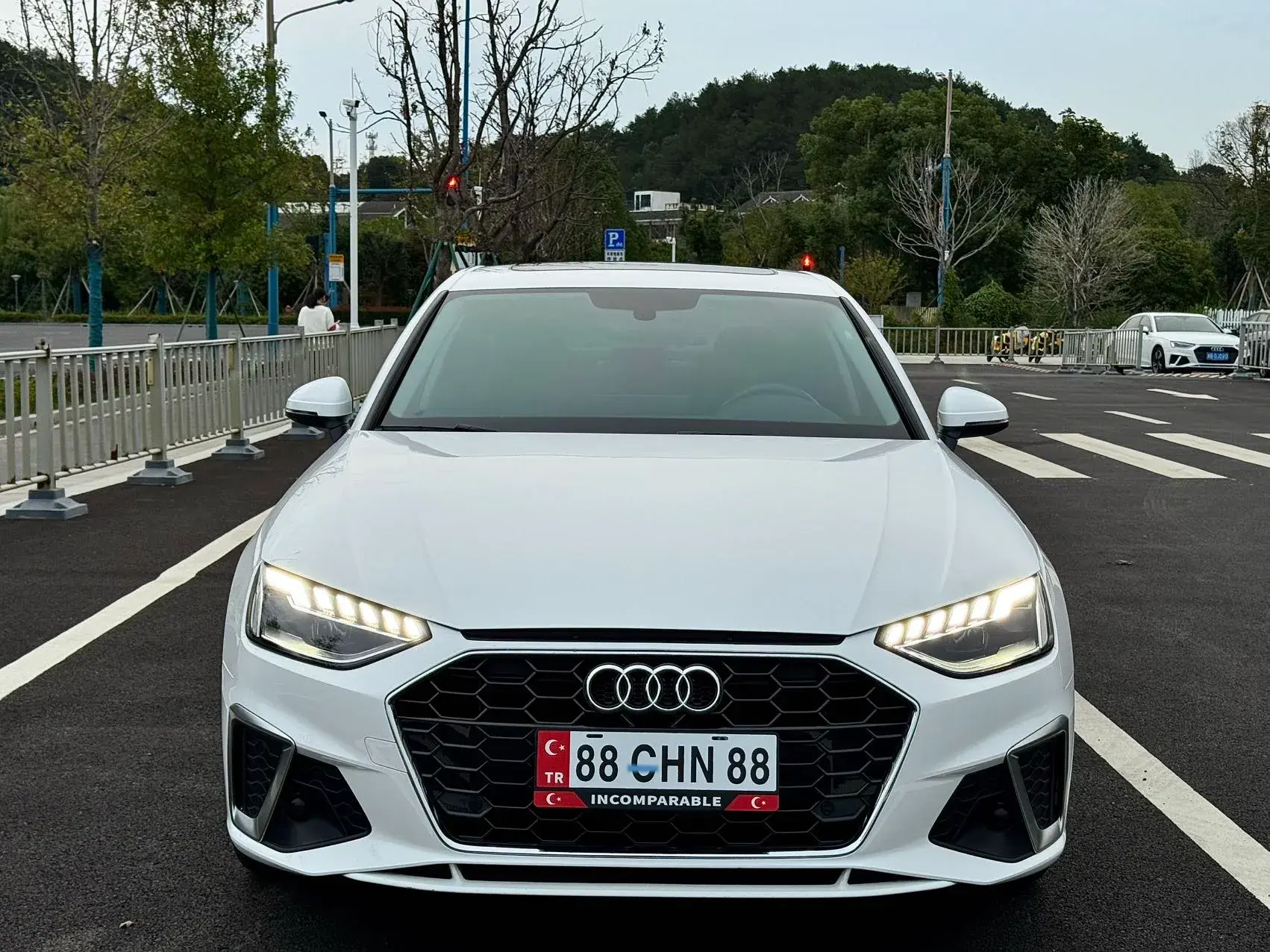 2020 AUDI A4L thumbnail 2
