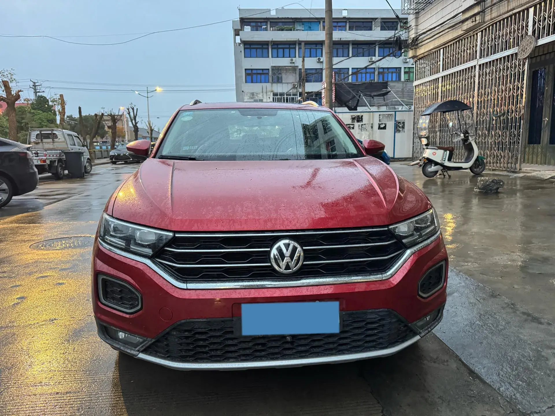 2019 VOLKSWAGEN T-ROC thumbnail 3