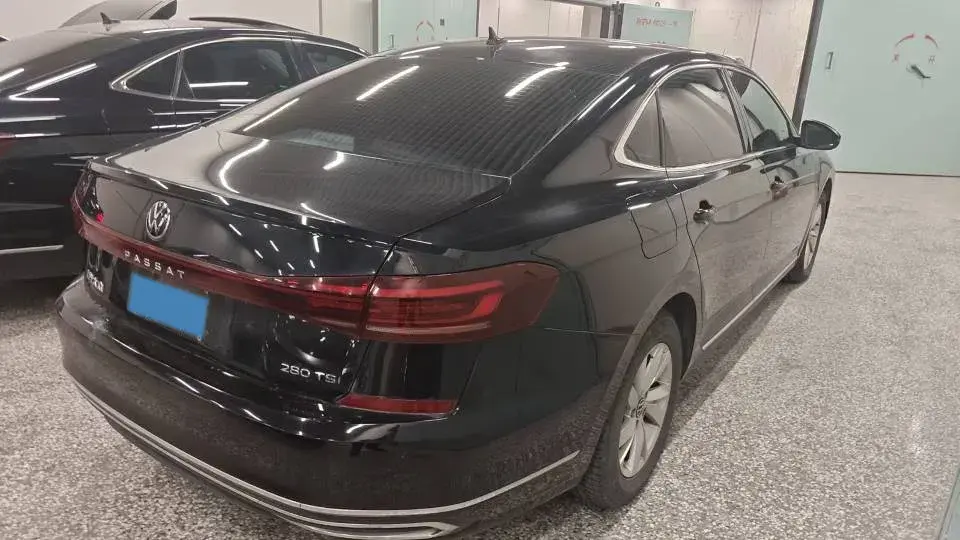 2022 VOLKSWAGEN PASSAT thumbnail 2