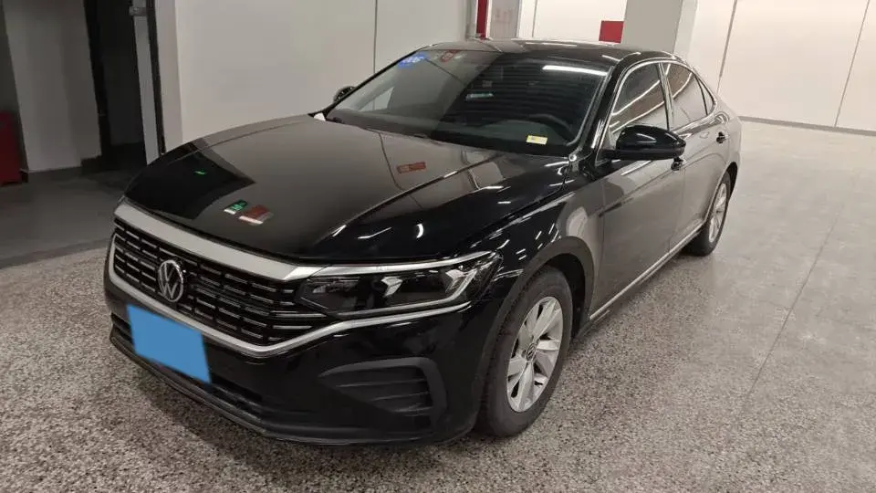 2022 VOLKSWAGEN PASSAT view 1