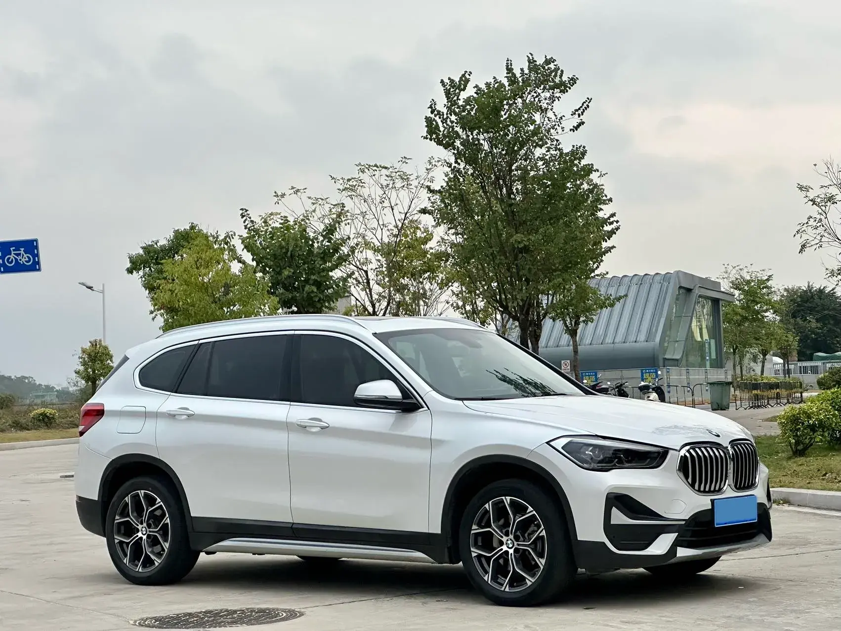 2021 BMW X1 thumbnail 3