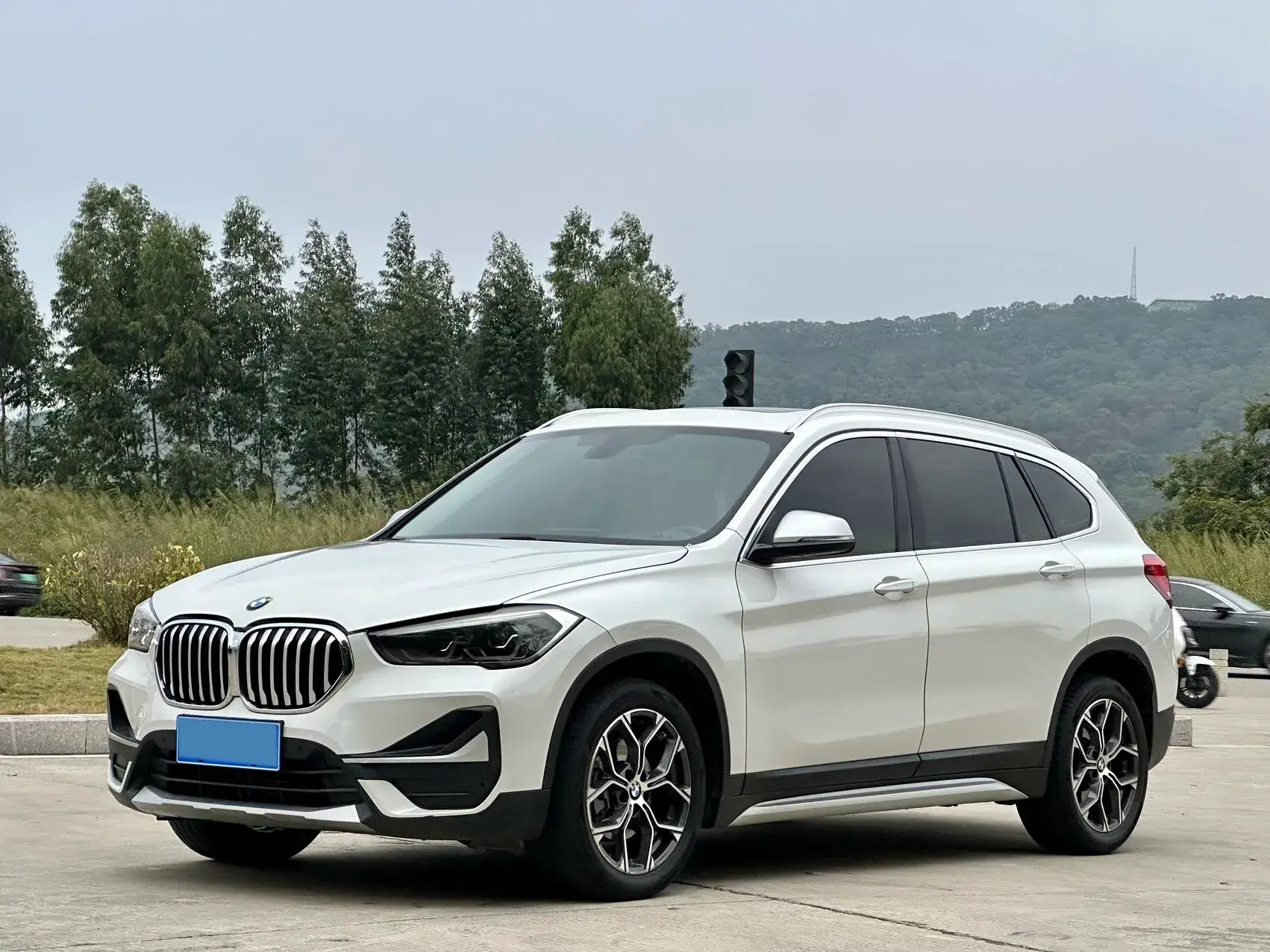 2021 BMW X1 view 1