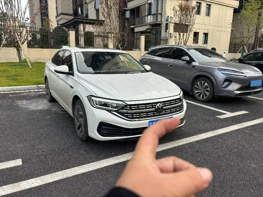 2023 VOLKSWAGEN SAGITAR thumbnail 2