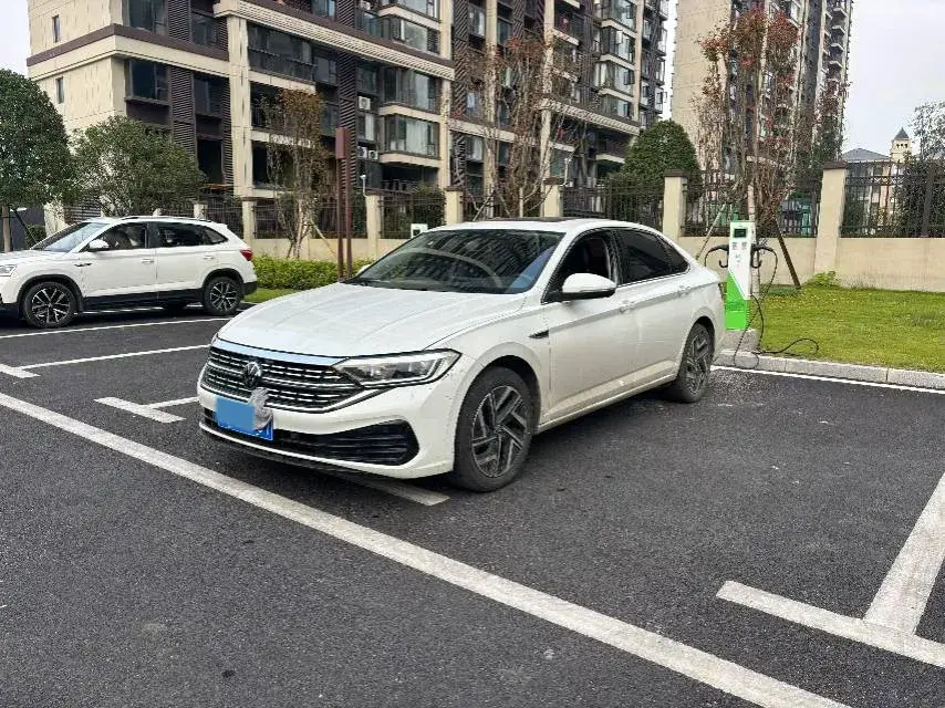 2023 VOLKSWAGEN SAGITAR view 1