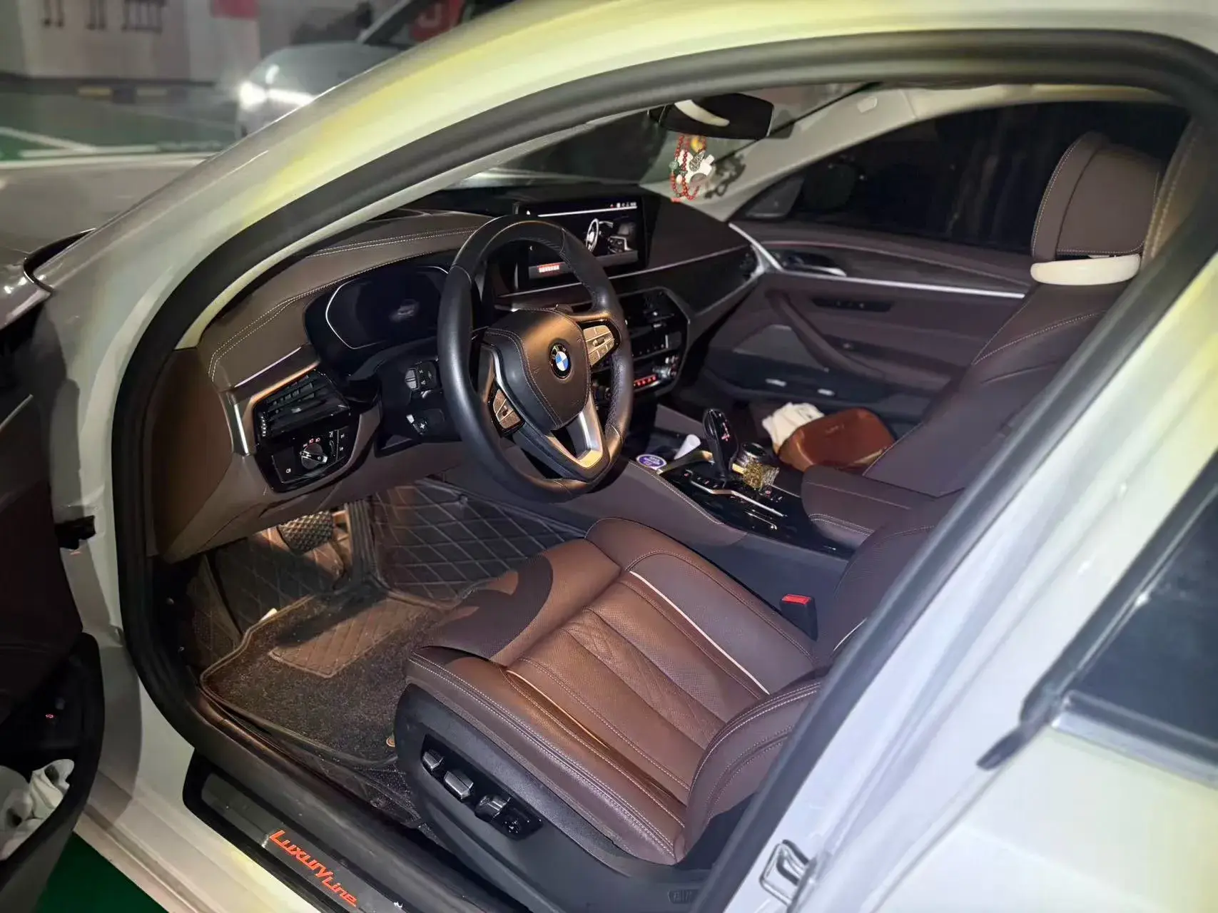 2021 BMW 5 thumbnail 3