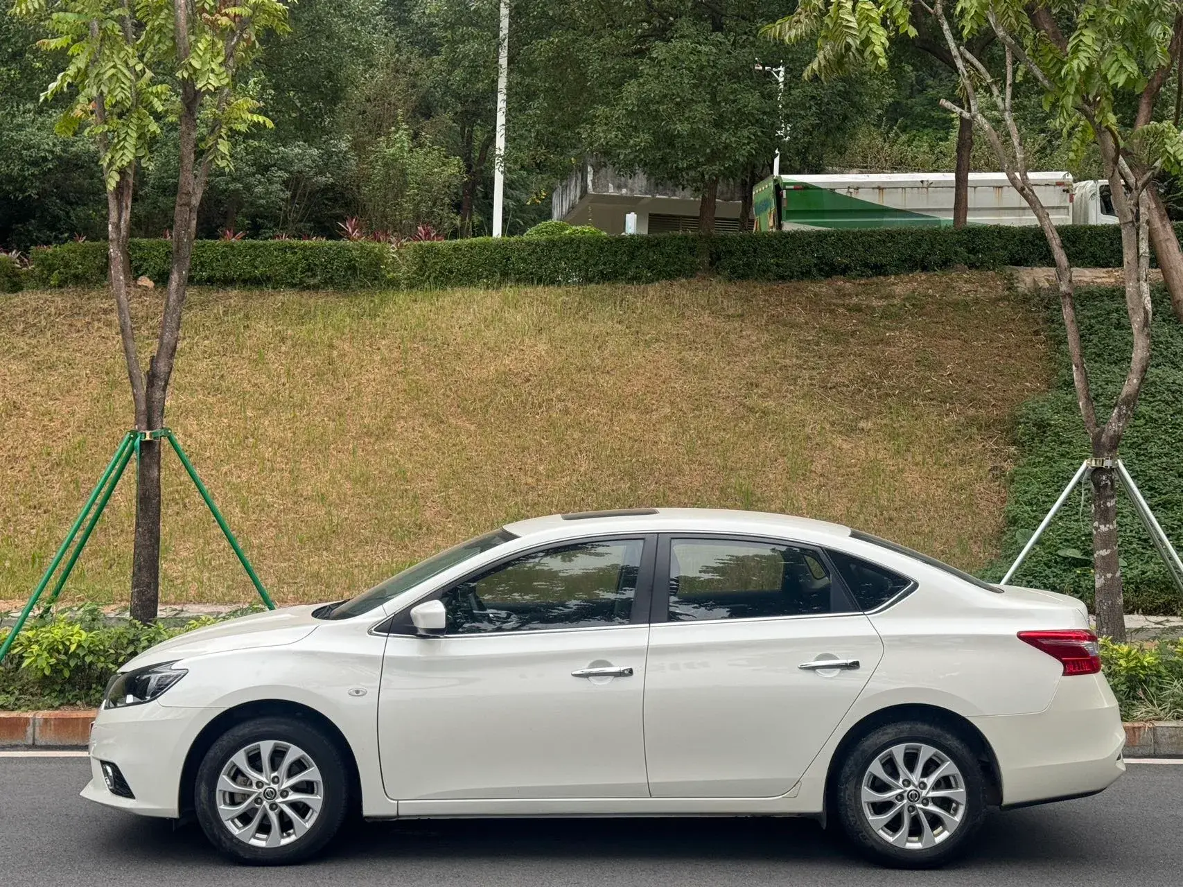 2021 NISSAN SYLPHY thumbnail 4