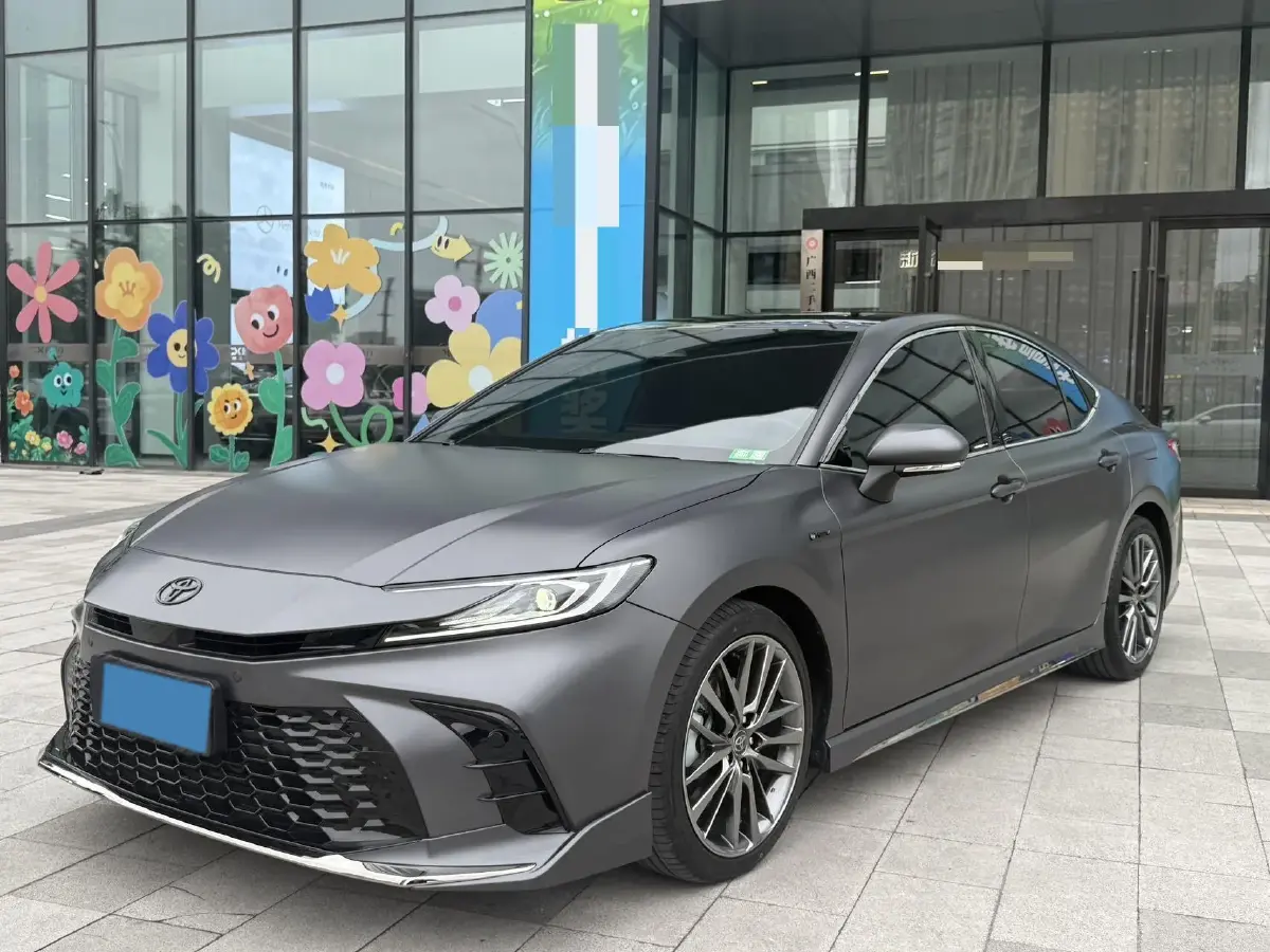 2025 Toyota Camry 2.0L 152HP L4 E-CVT Hybrid