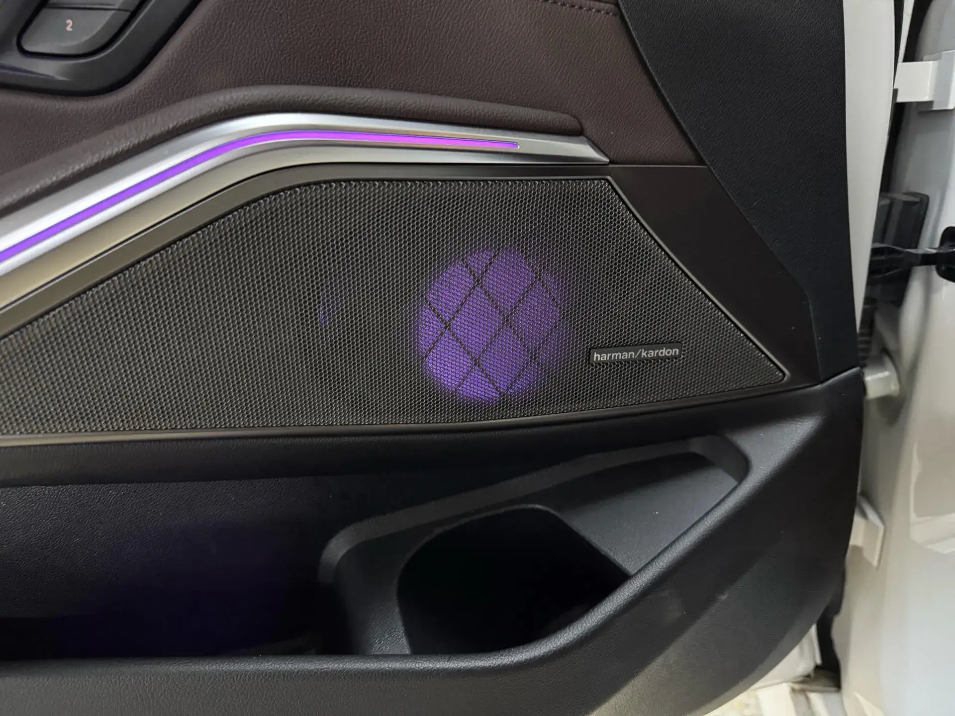 2020 BMW 3 thumbnail 4