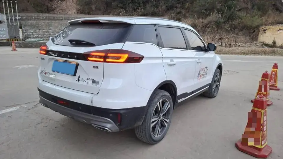 2022 GEELY AZKARRA thumbnail 4