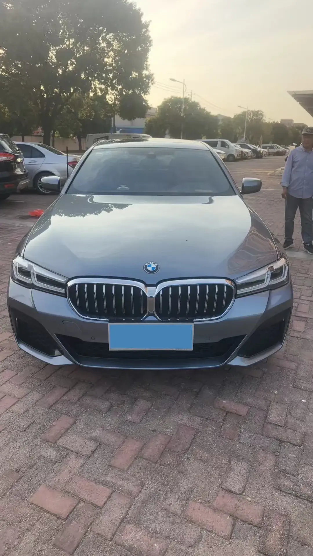 2021 BMW 5 thumbnail 2