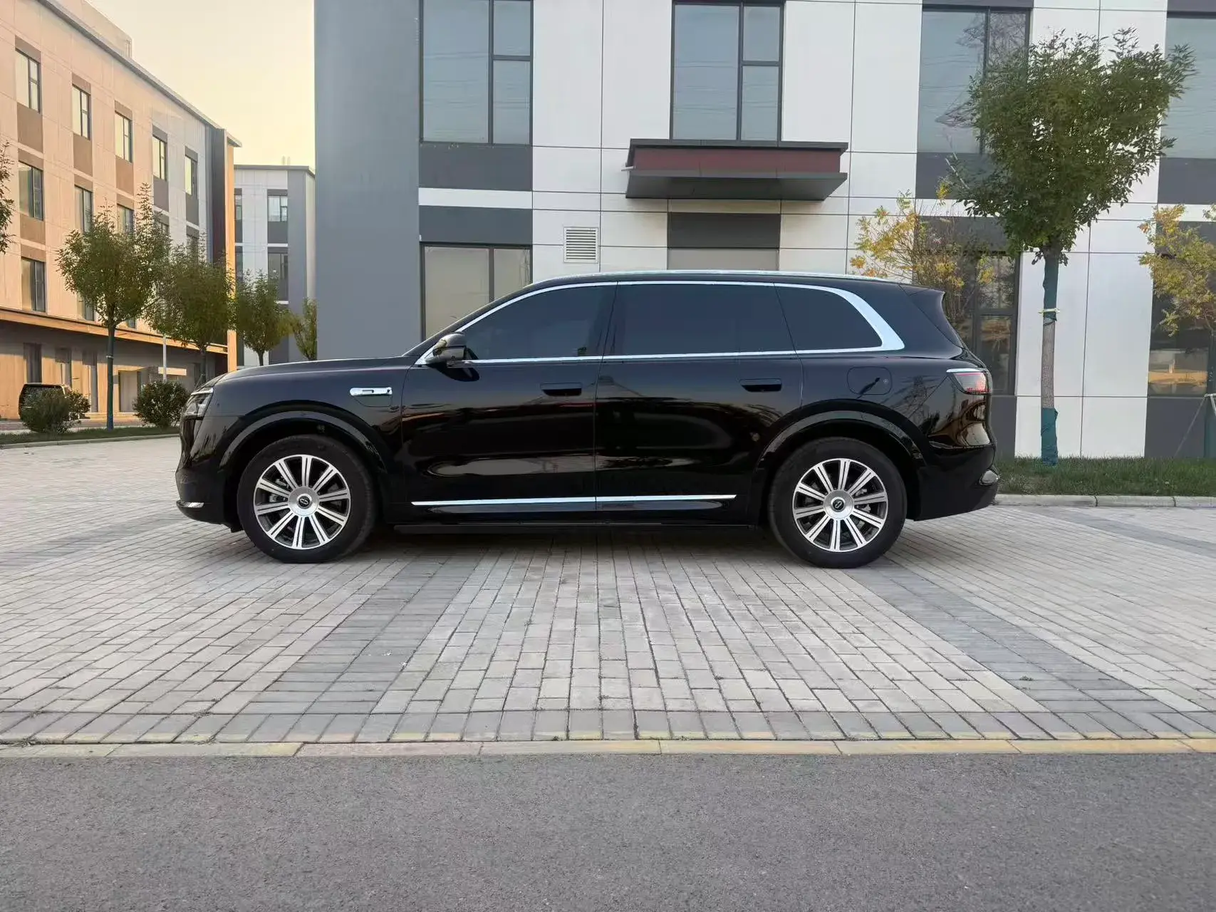 2025 AITO AITO thumbnail 4