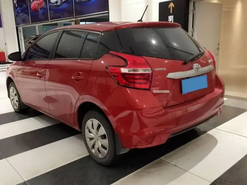 2021 TOYOTA YARIS thumbnail 4