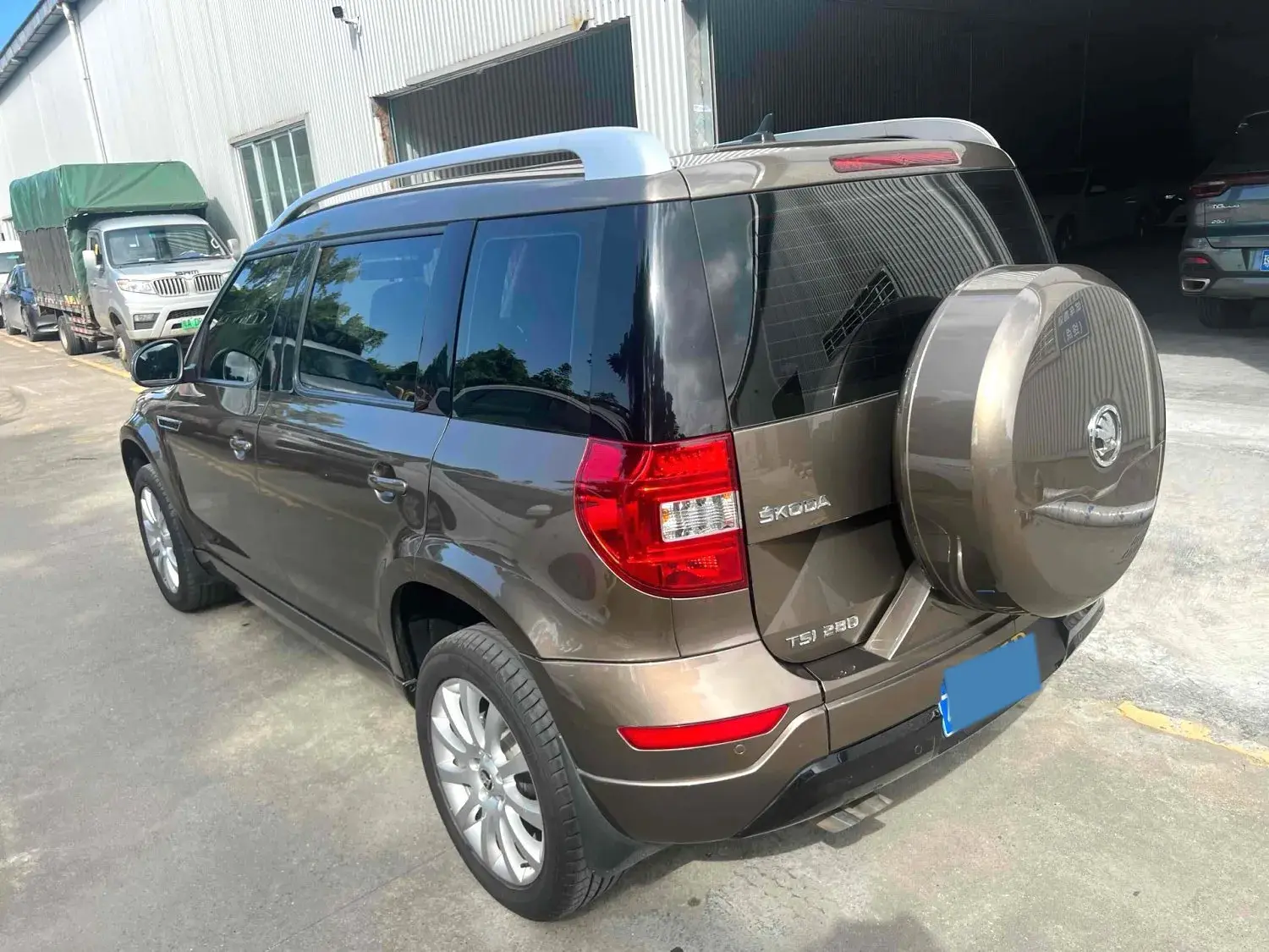 2017 SKODA YETI thumbnail 3