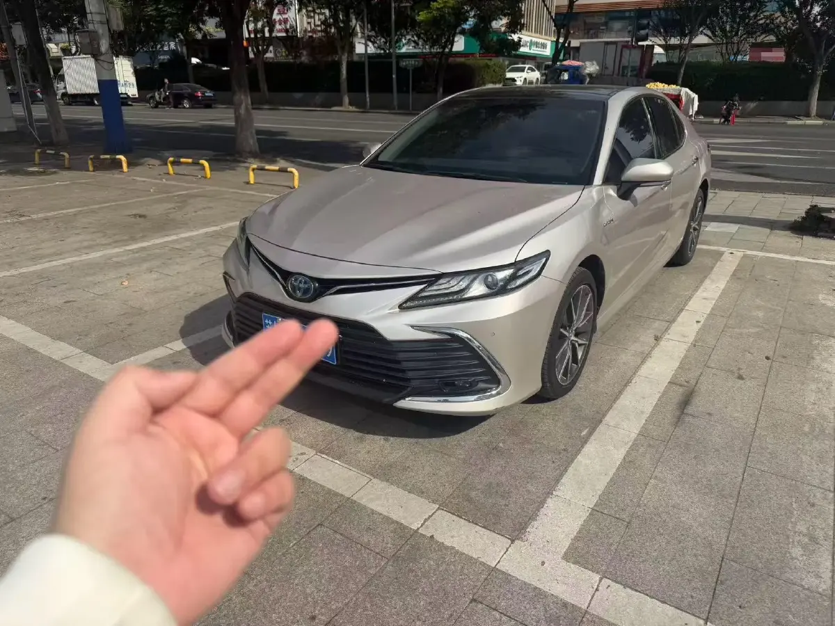 2021 Toyota Camry 2.5L 178HP L4 E-CVT Hybrid