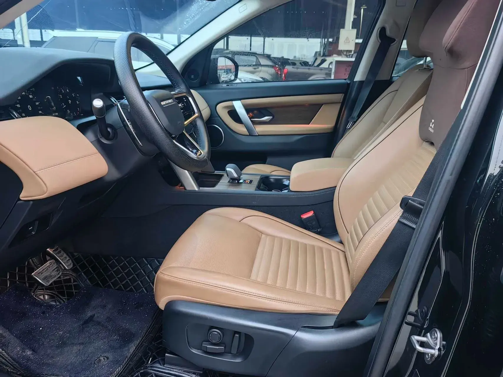 2023 LAND ROVER thumbnail 4