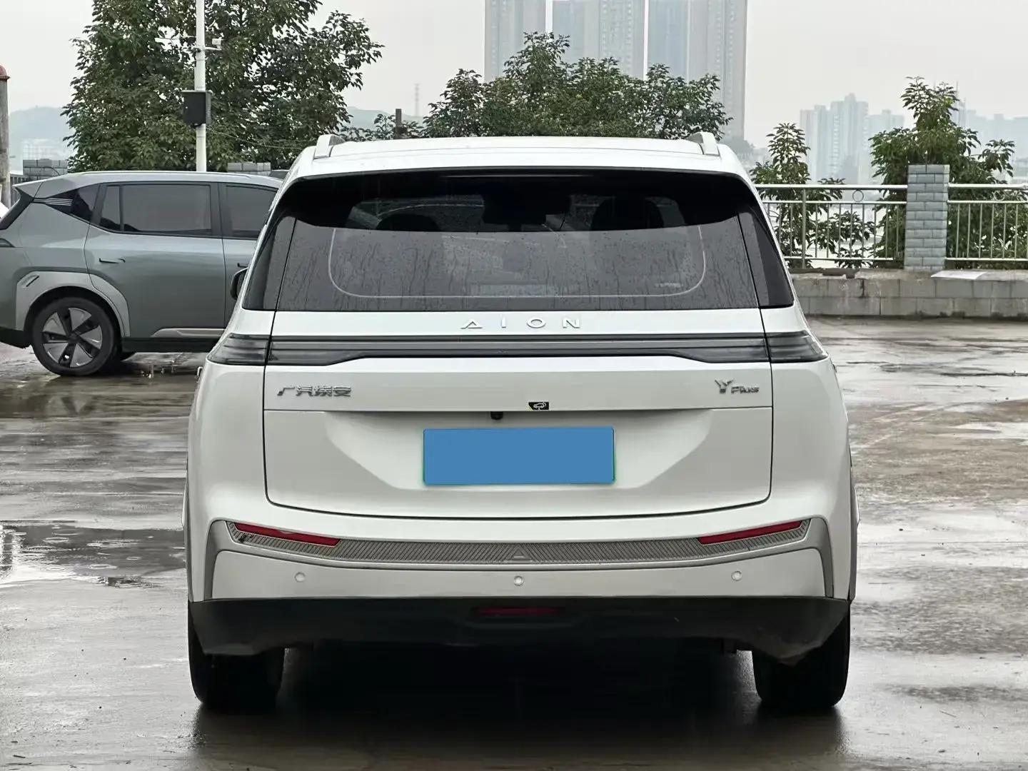 2023 AION Y thumbnail 3