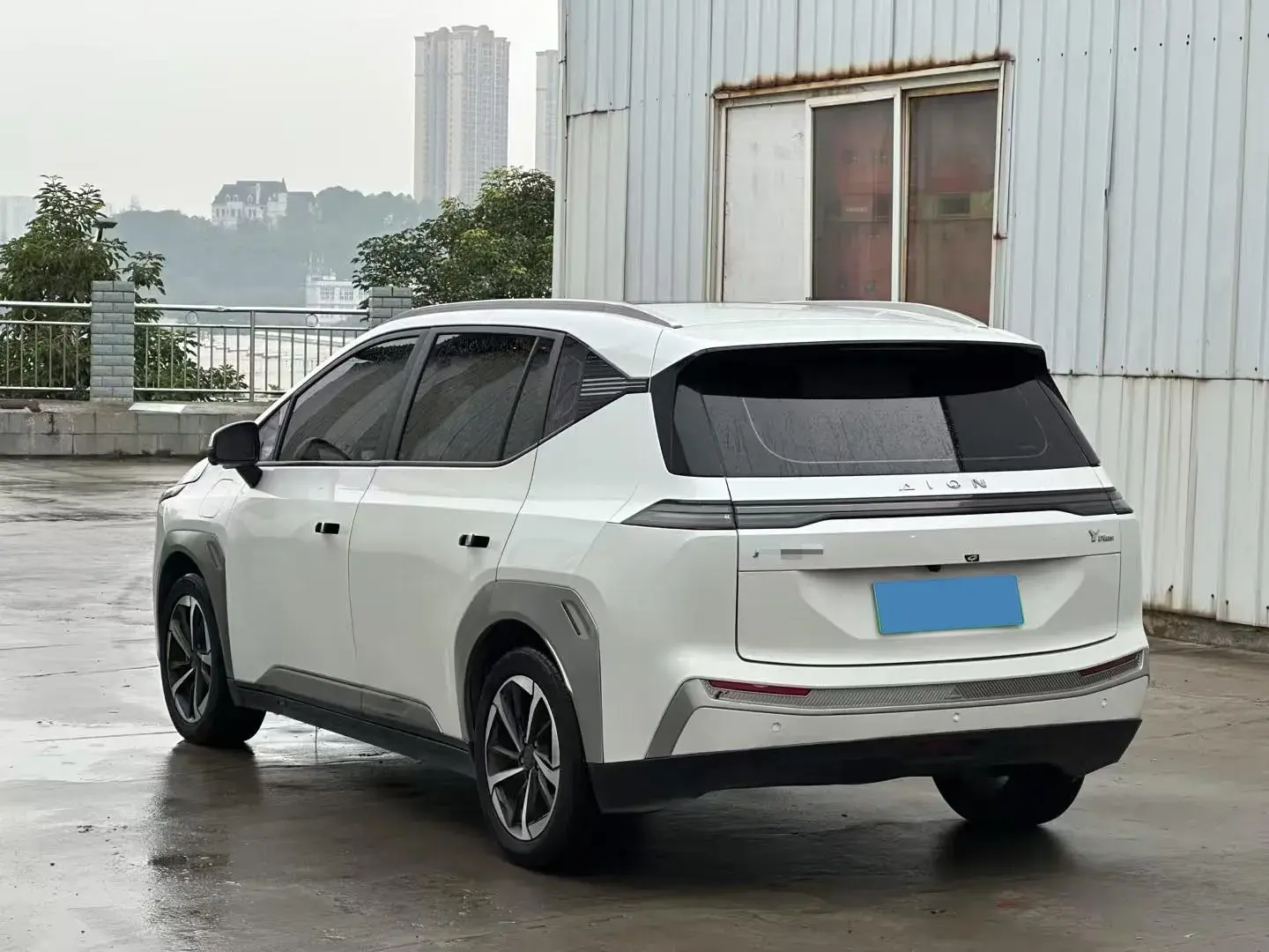 2023 AION Y thumbnail 4