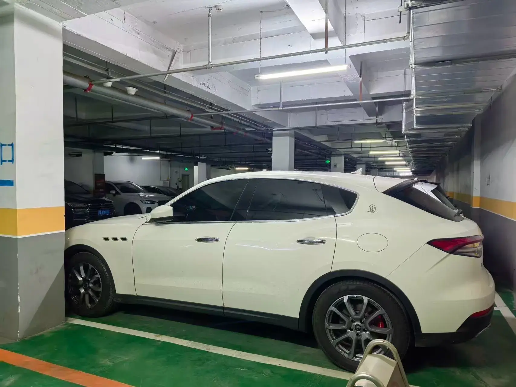 2019 MASERATI LEVANTE thumbnail 2