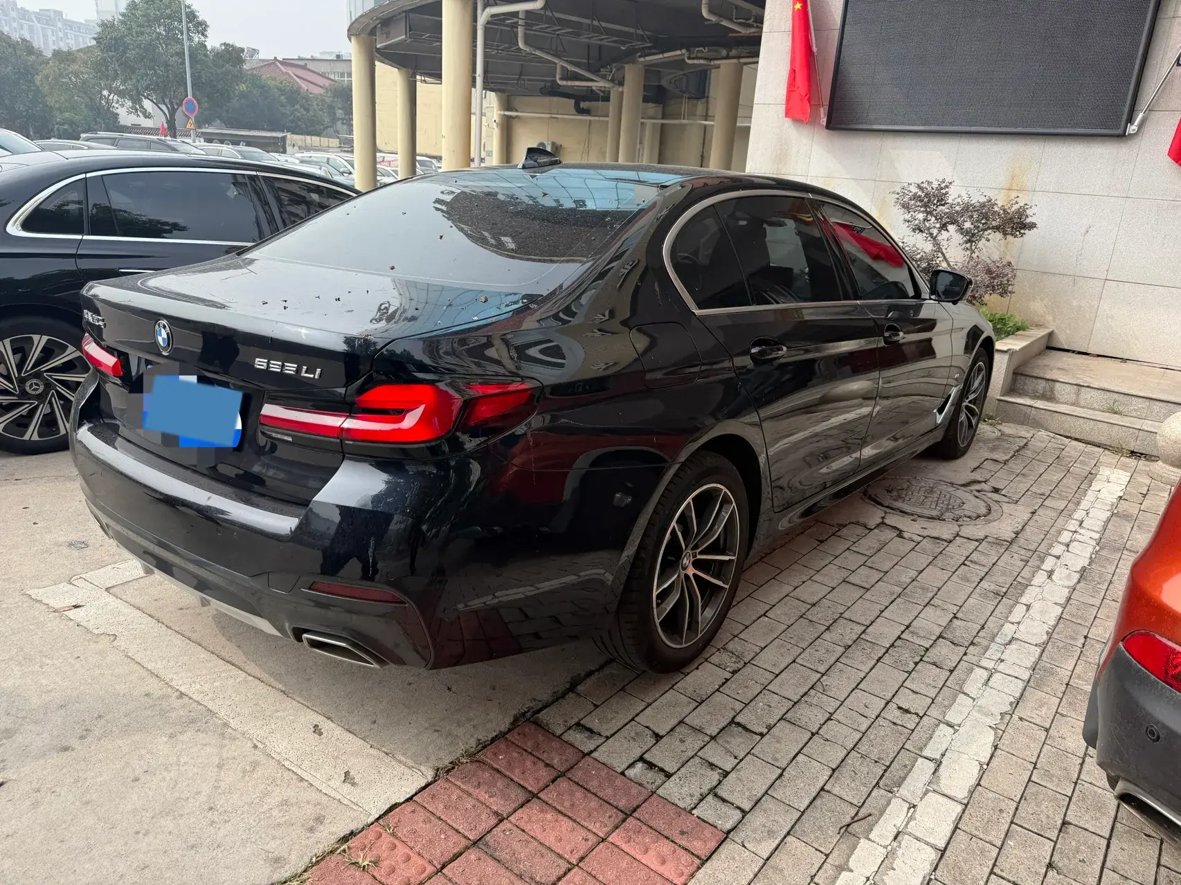 2022 BMW 5 thumbnail 2