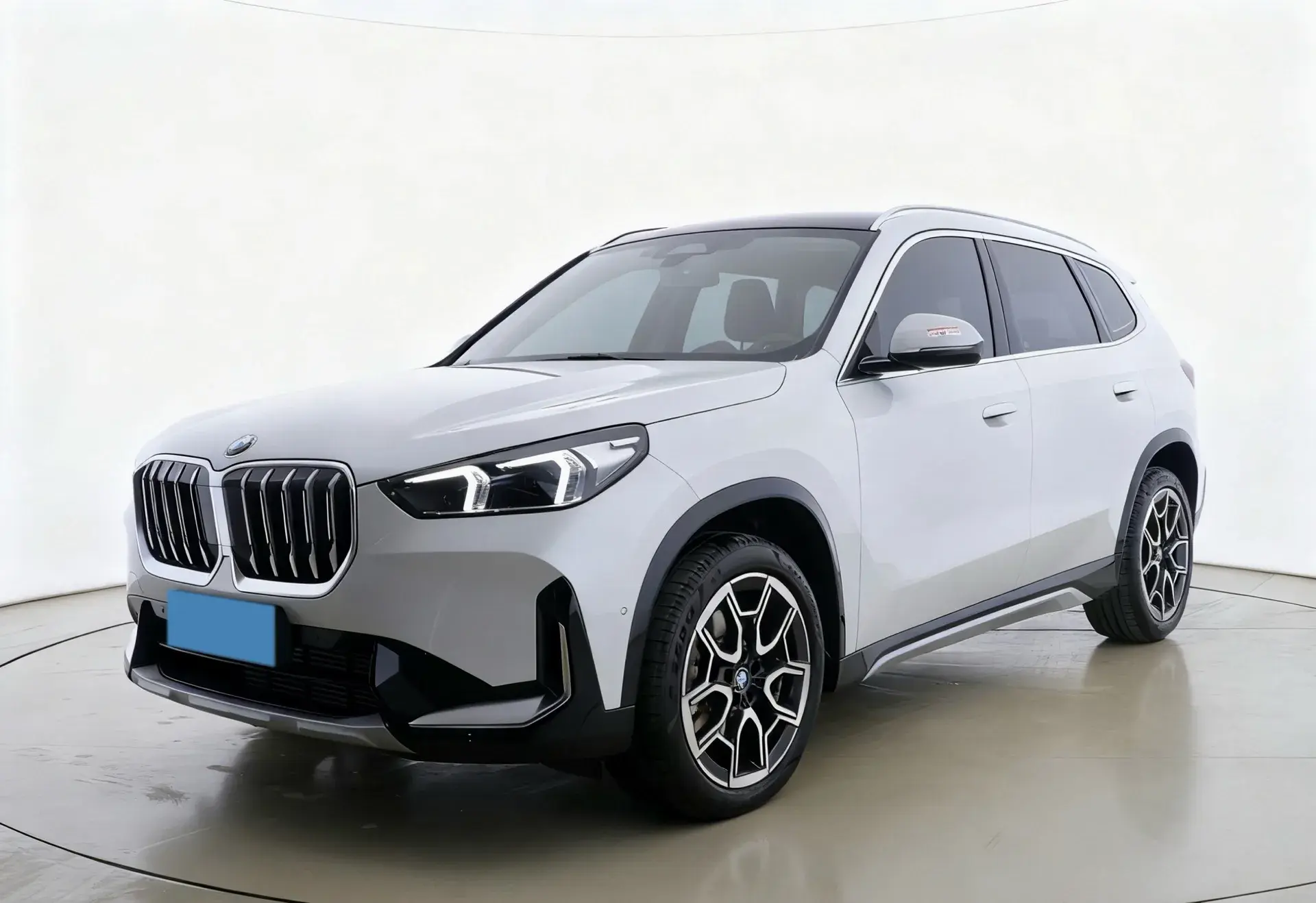 2023 BMW X1 view 1