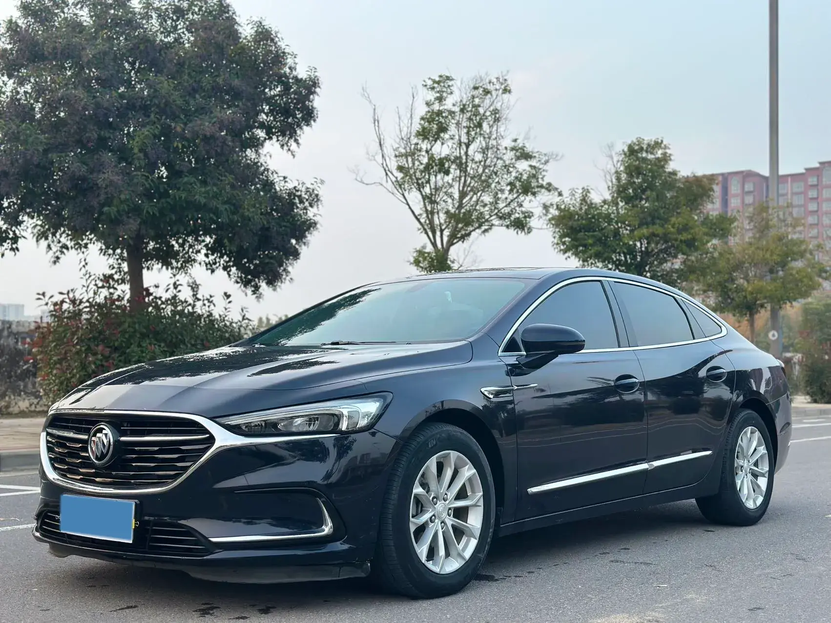 2021 BUICK LARCOSSE view 1