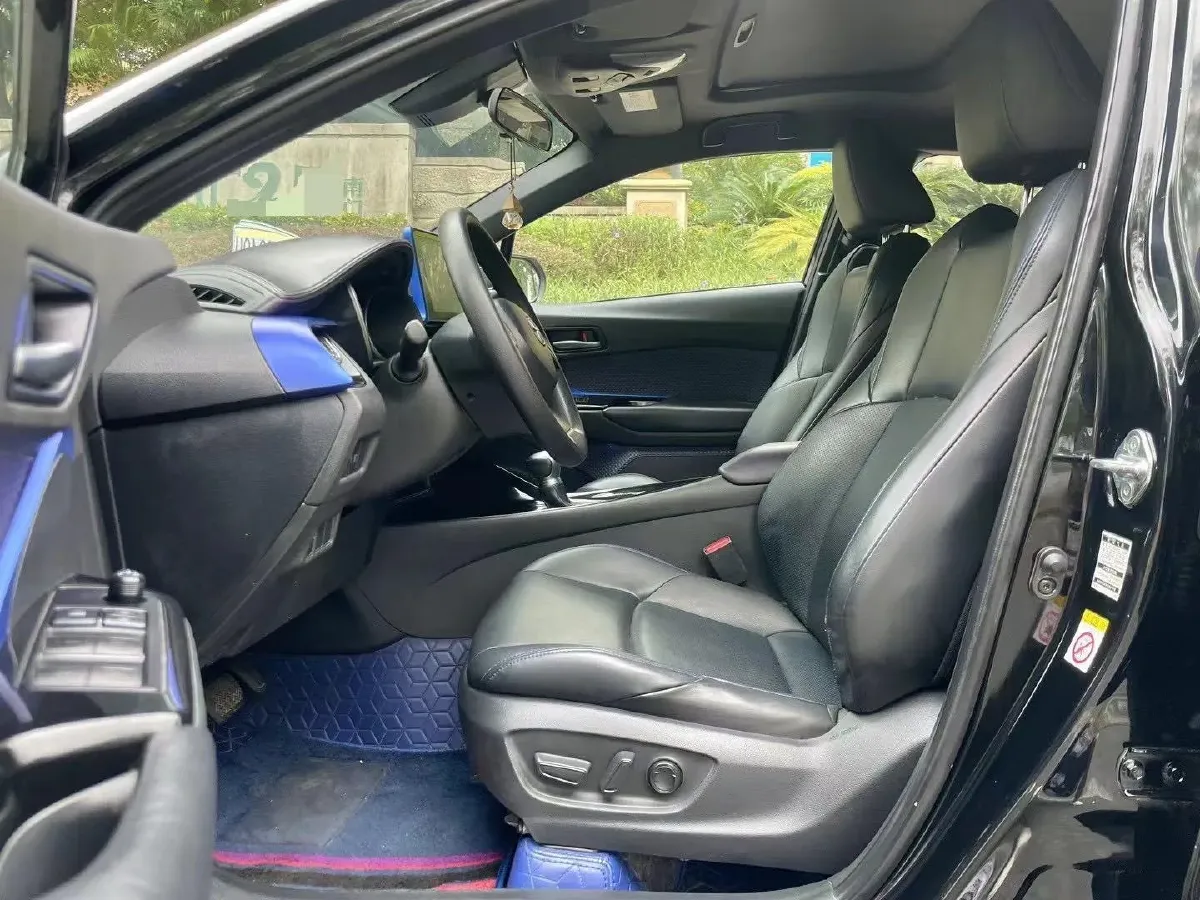 2018 Toyota C-HR 2.0L 171HP L4 CVT,autocango,china used car exporter,china ev exporter,chinese used car exporter,chinese used ev exporter