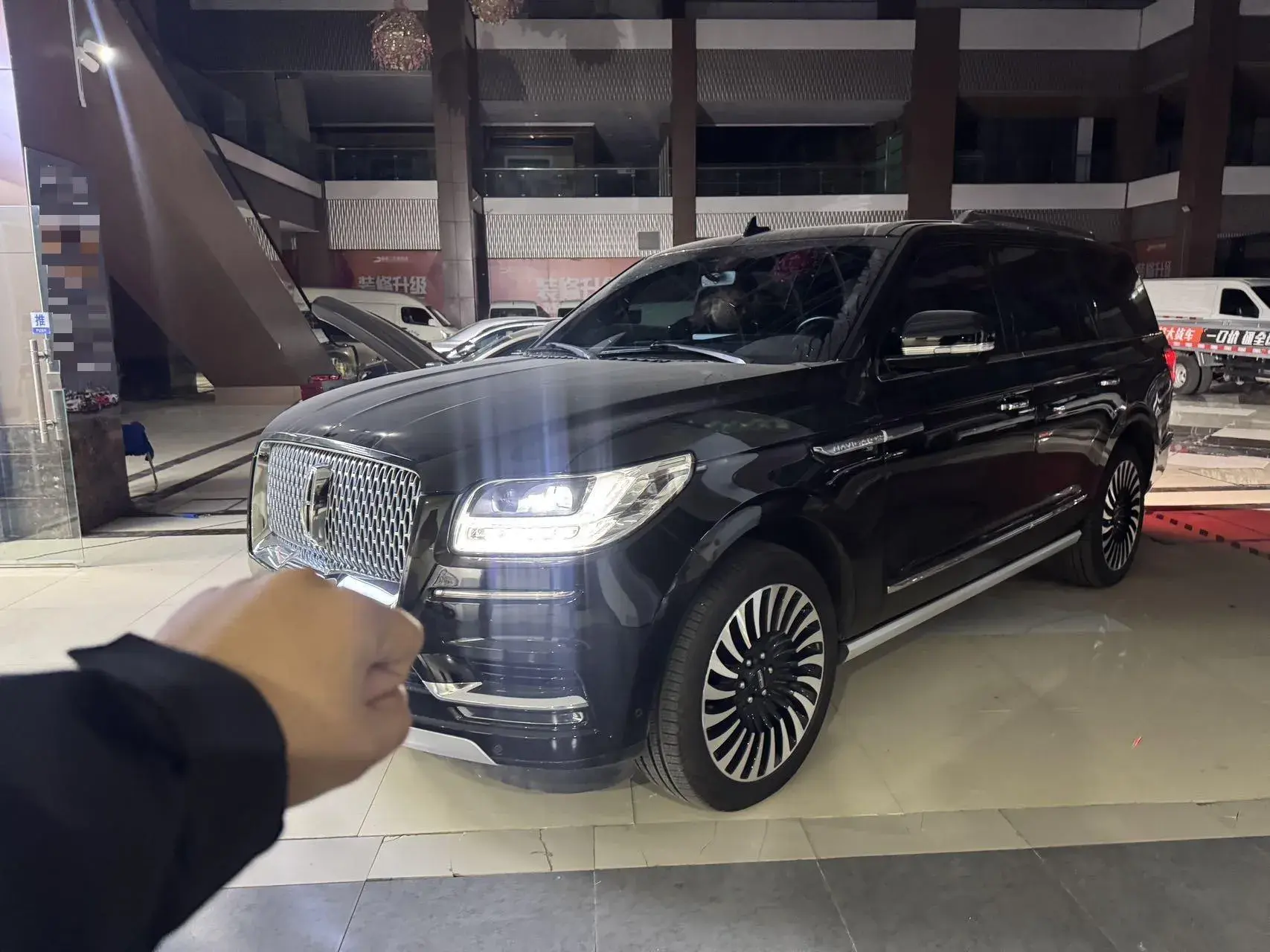2018 LINCOLN NAVIGATOR view 1