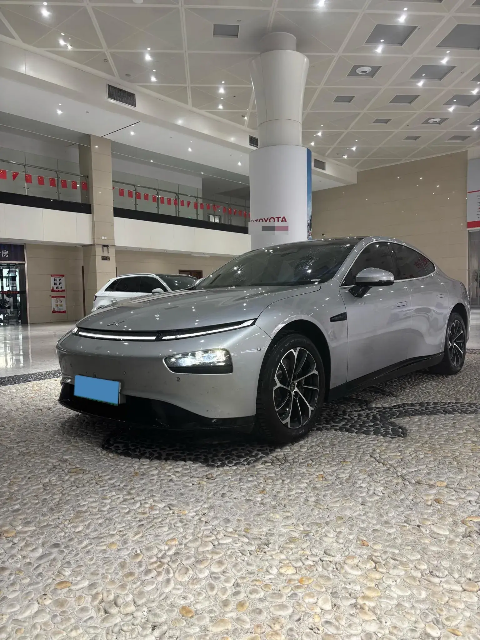 2022 XPENG P7 view 1